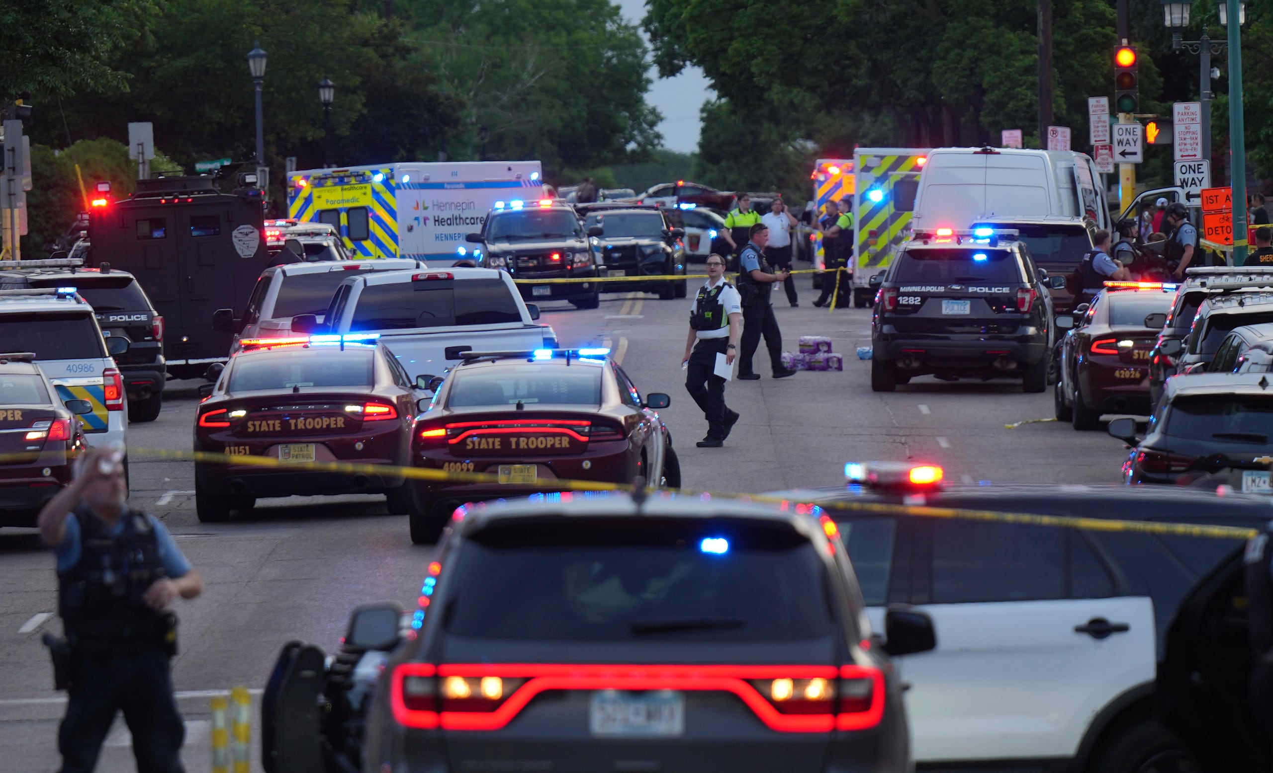 Dos policías también resultaron heridos durante el incidente.