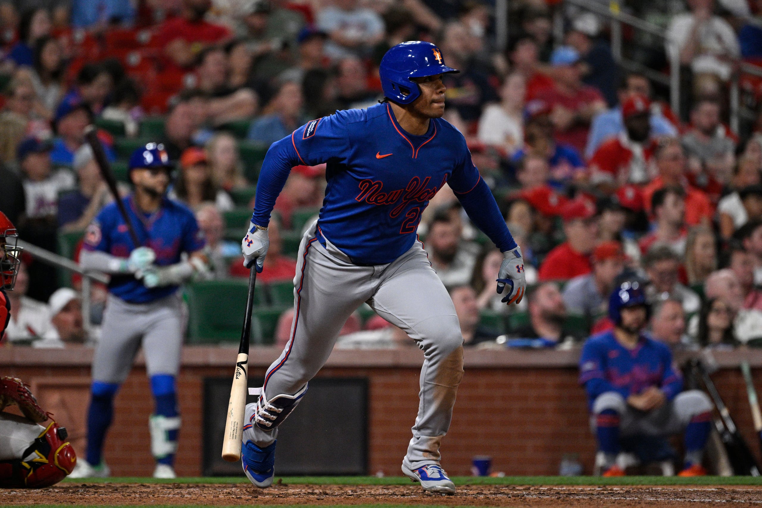 Juan Soto de los Mets de Nueva York tras batear un doble ante los Cardinals de San Luis, el martes 31 de marzo de 2026, en San Luis. (AP Foto/Joe Puetz)