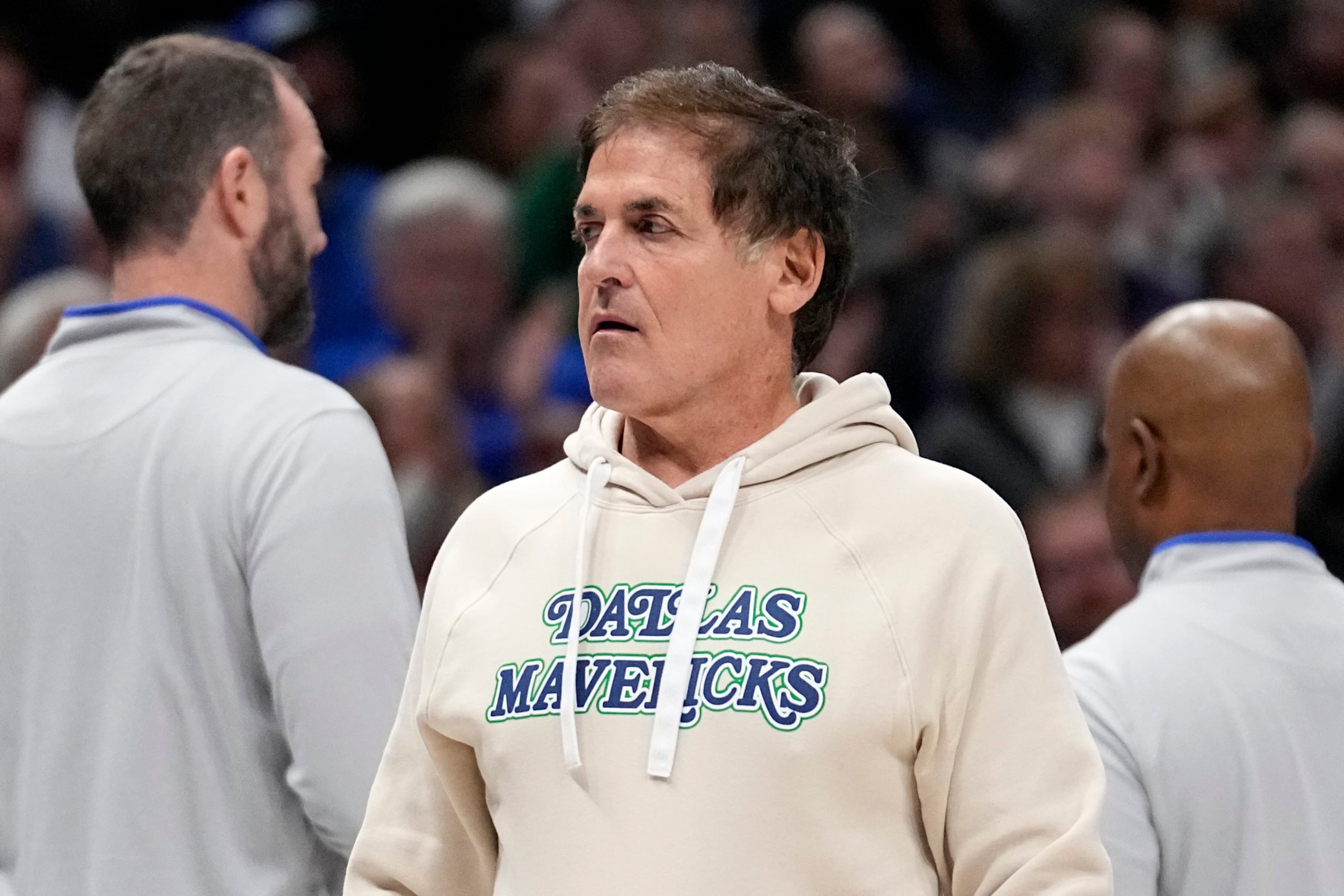 El dueño de los Mavericks de Dallas, Mark Cuban, durante un partido frente a los Rockets de Houston.