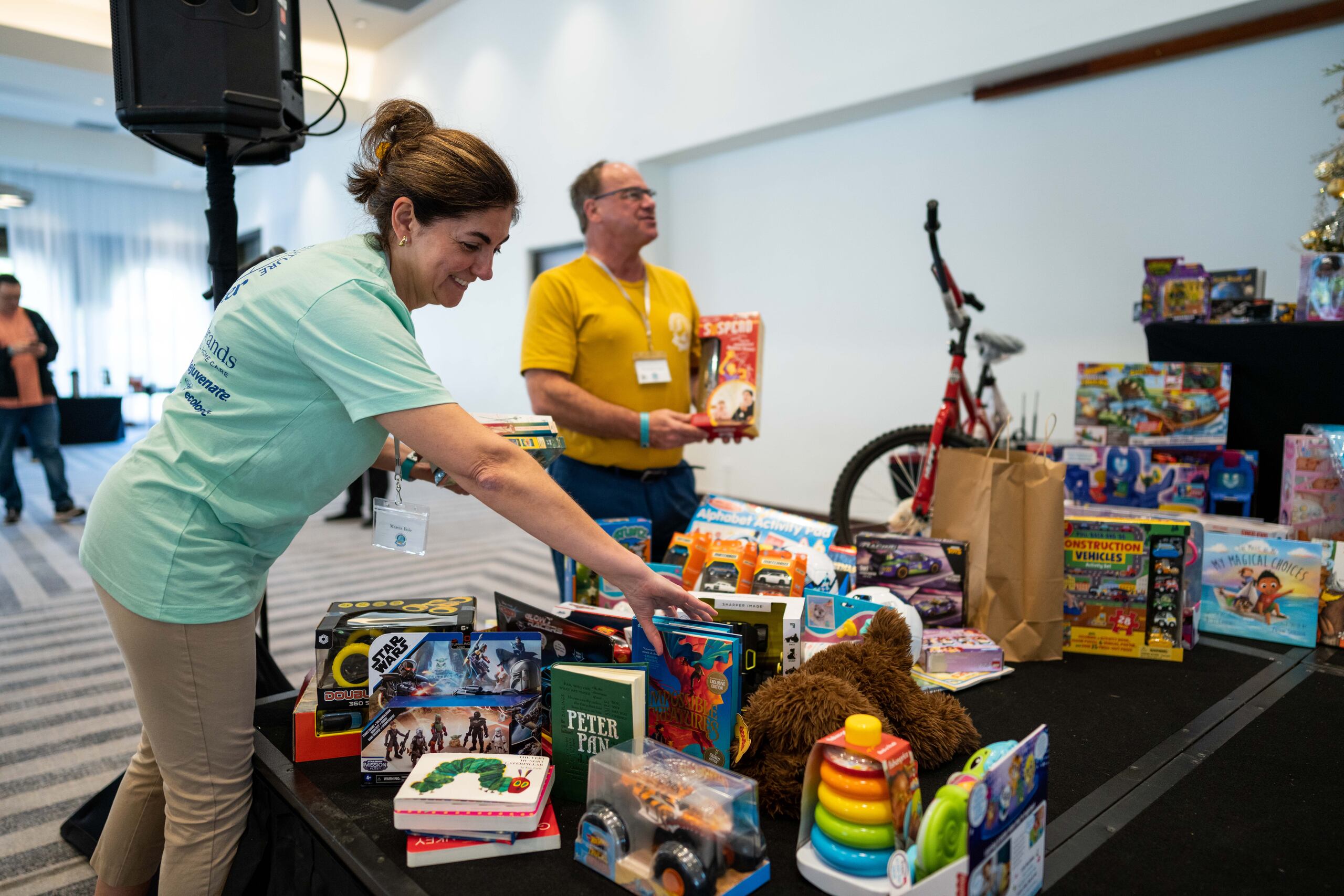 Spectrum Brands Home and Garden se unen a Toys for Tots PR, un NGO de los US Marines, para hacer regalos de las Navidades para niños necesitados. Toys for Tots se encarga de repartirlos en el mes de diciembre y enero.