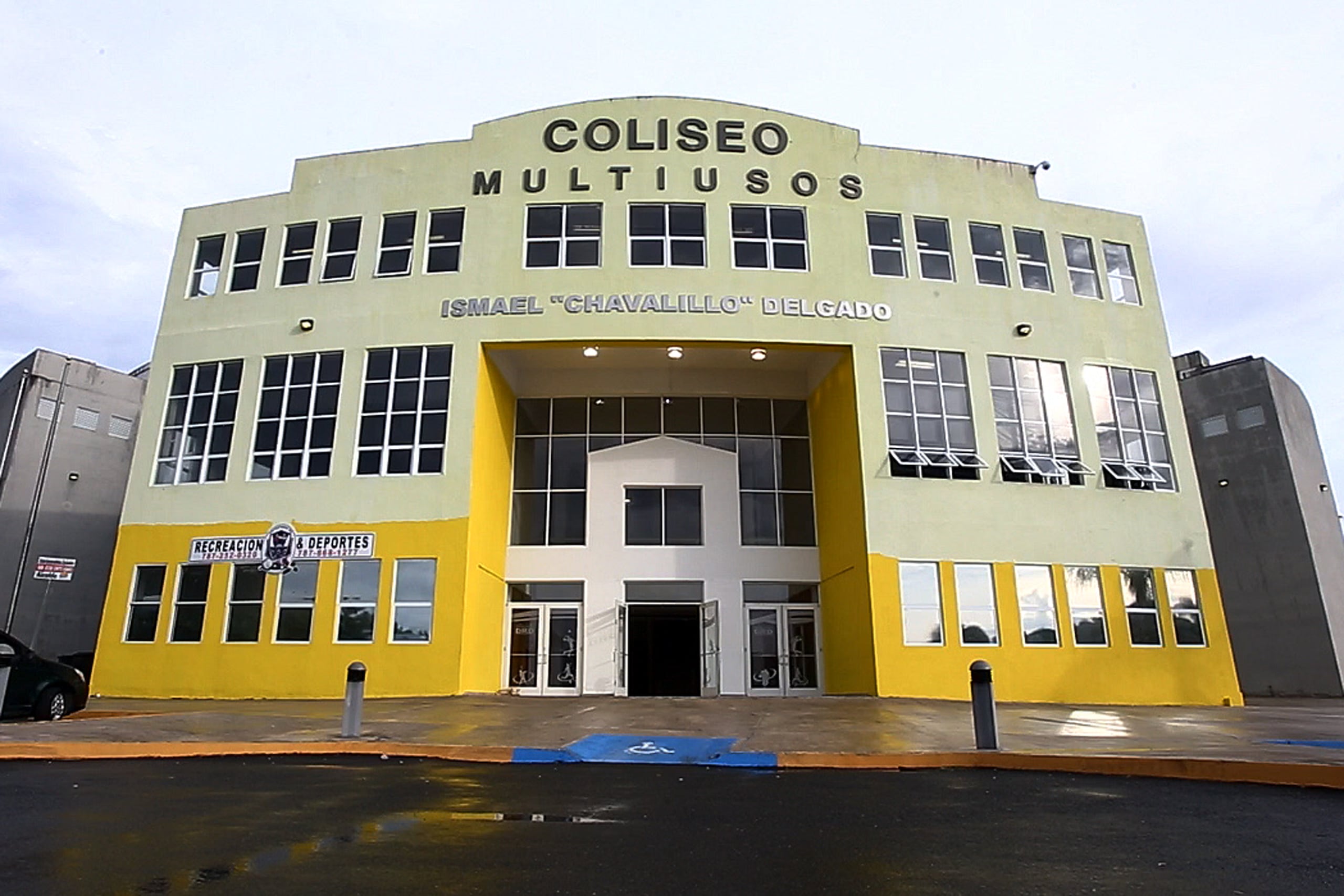 El Coliseo Ismael "Chavalillo" Delgado, hogar de los Santeros de Aguada.