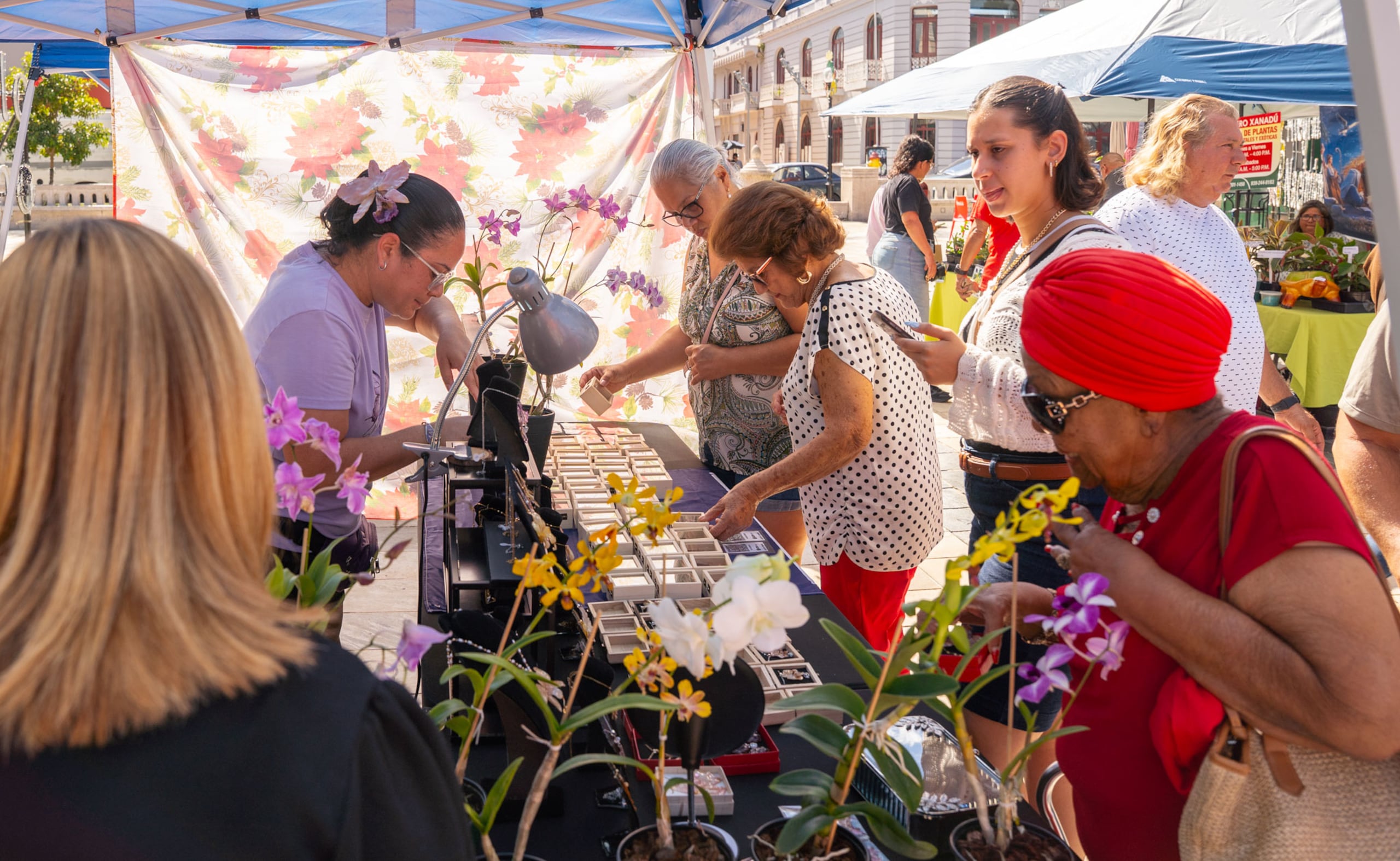 Caguas Market vuelve a la Plaza Santiago R. Palmer con más de 50 marcas locales.