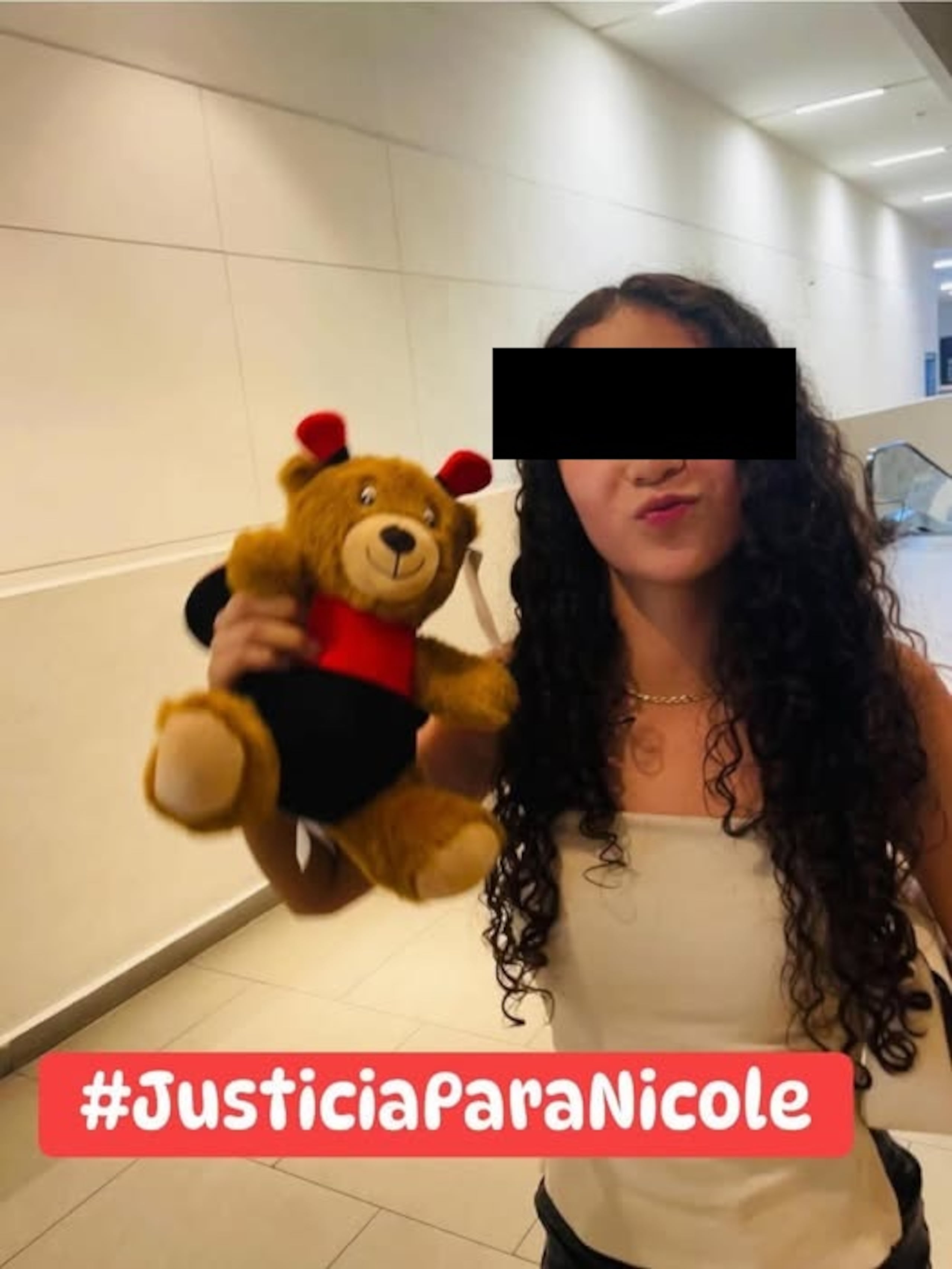 El padre de Paola Nicole interpuso la denuncia al enterarse de que la adolescente había sido sometida a una cirugía de mama.