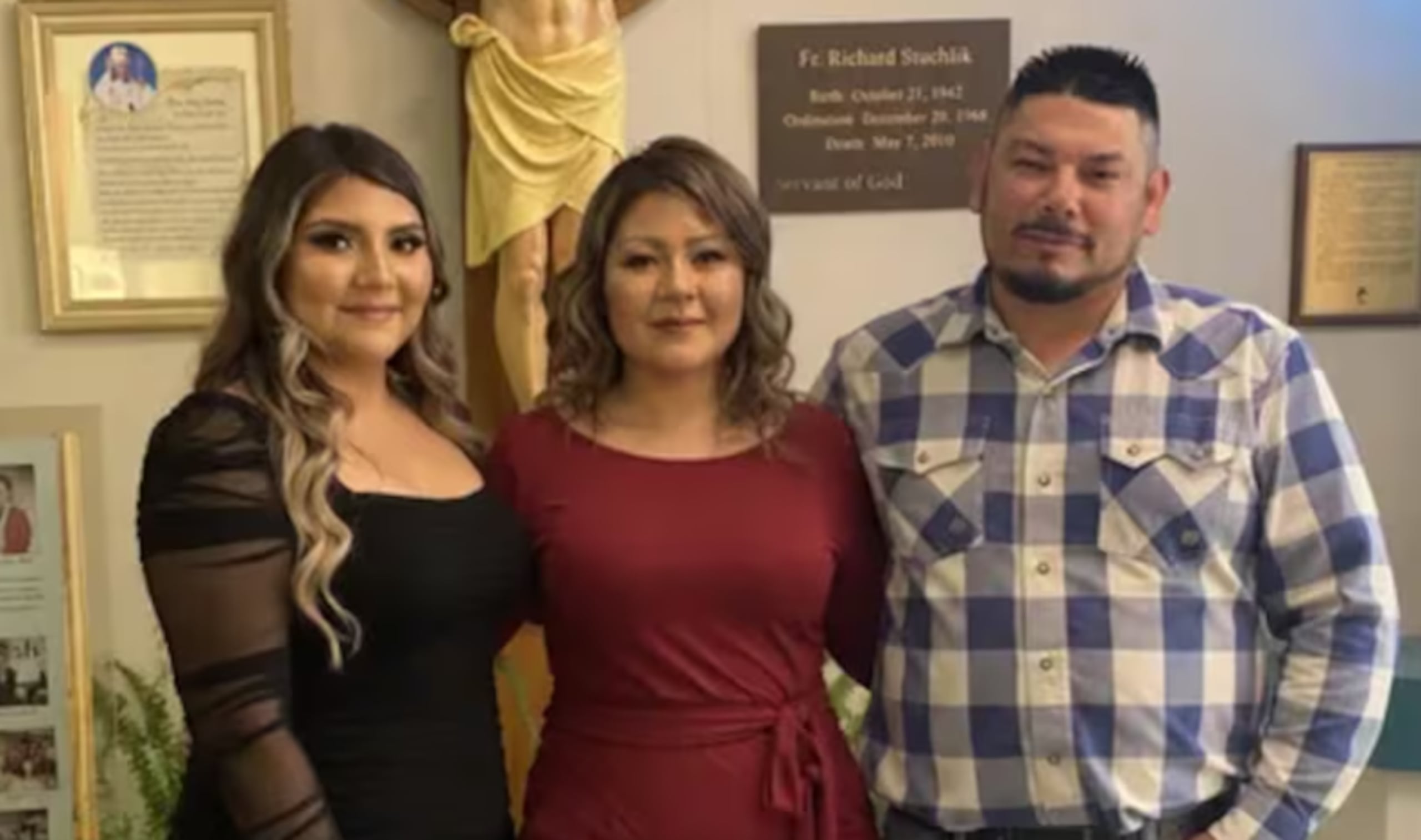 La Policía de Wichita identificó a las víctimas del tiroteo ocurrido el sábado como Juan Valenzuela-Ayala, de 49 años; Brenda Silva-Cervantes, de 40; y Daisy Valenzuela, de 25 años.