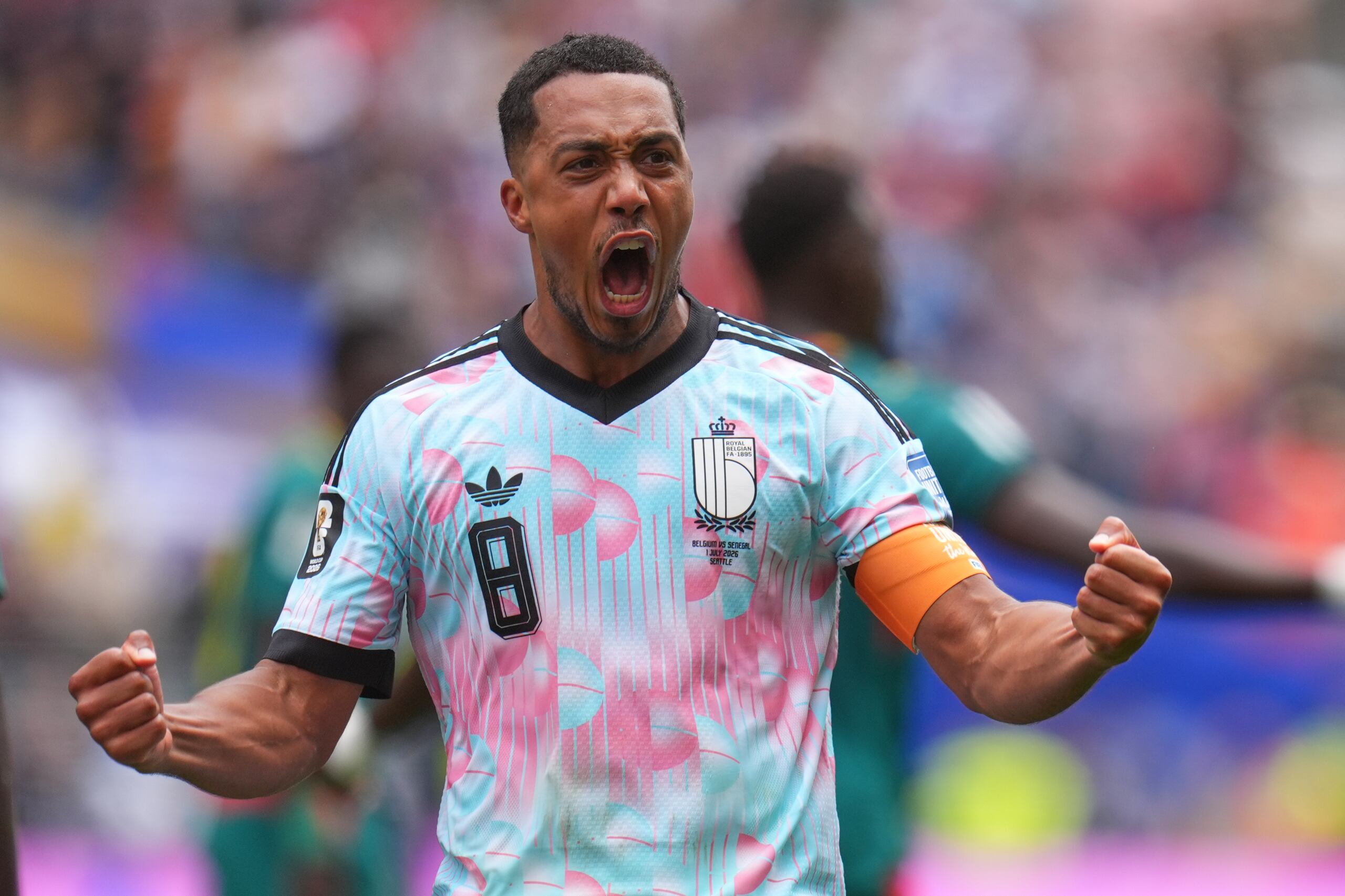 El belga Youri Tielemans celebra después de anotar el segundo gol de su equipo durante ante Senegal.
