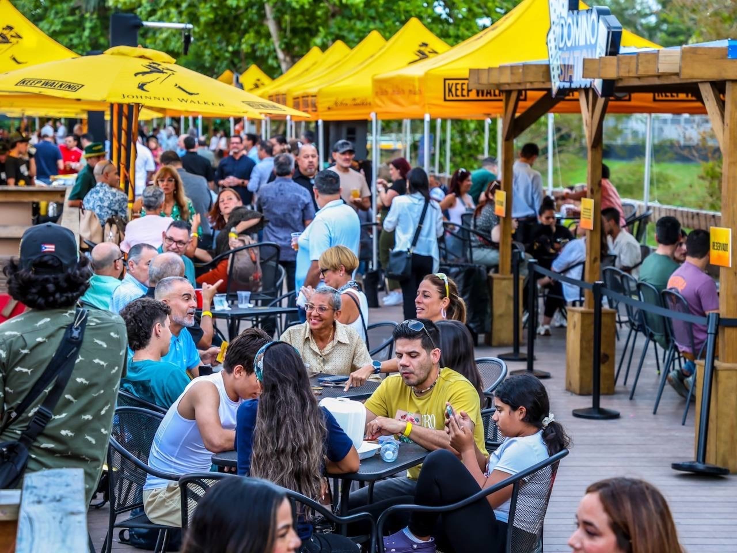 Uno de los puntos de encuentro en Guaynabo es el Paseo Tablado, con variada oferta gastronómica.