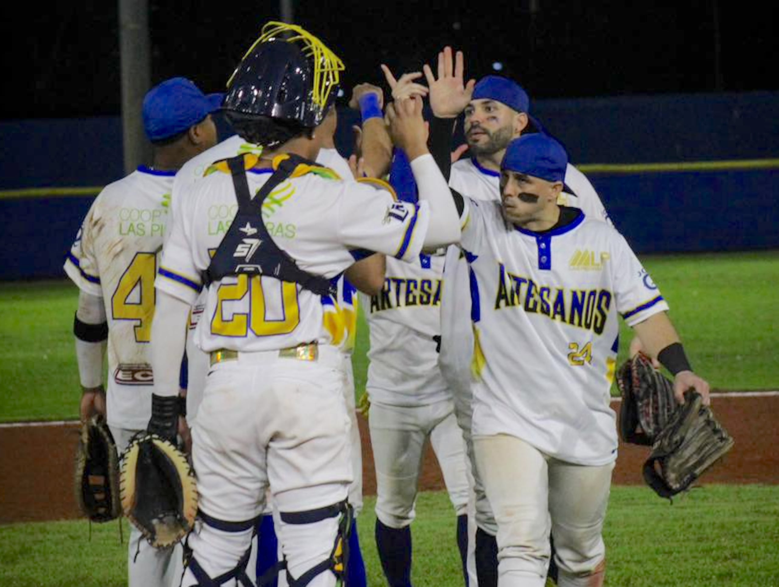 Los Artesanos de Las Piedras reciben la visita de los Cocoteros de Loíza.