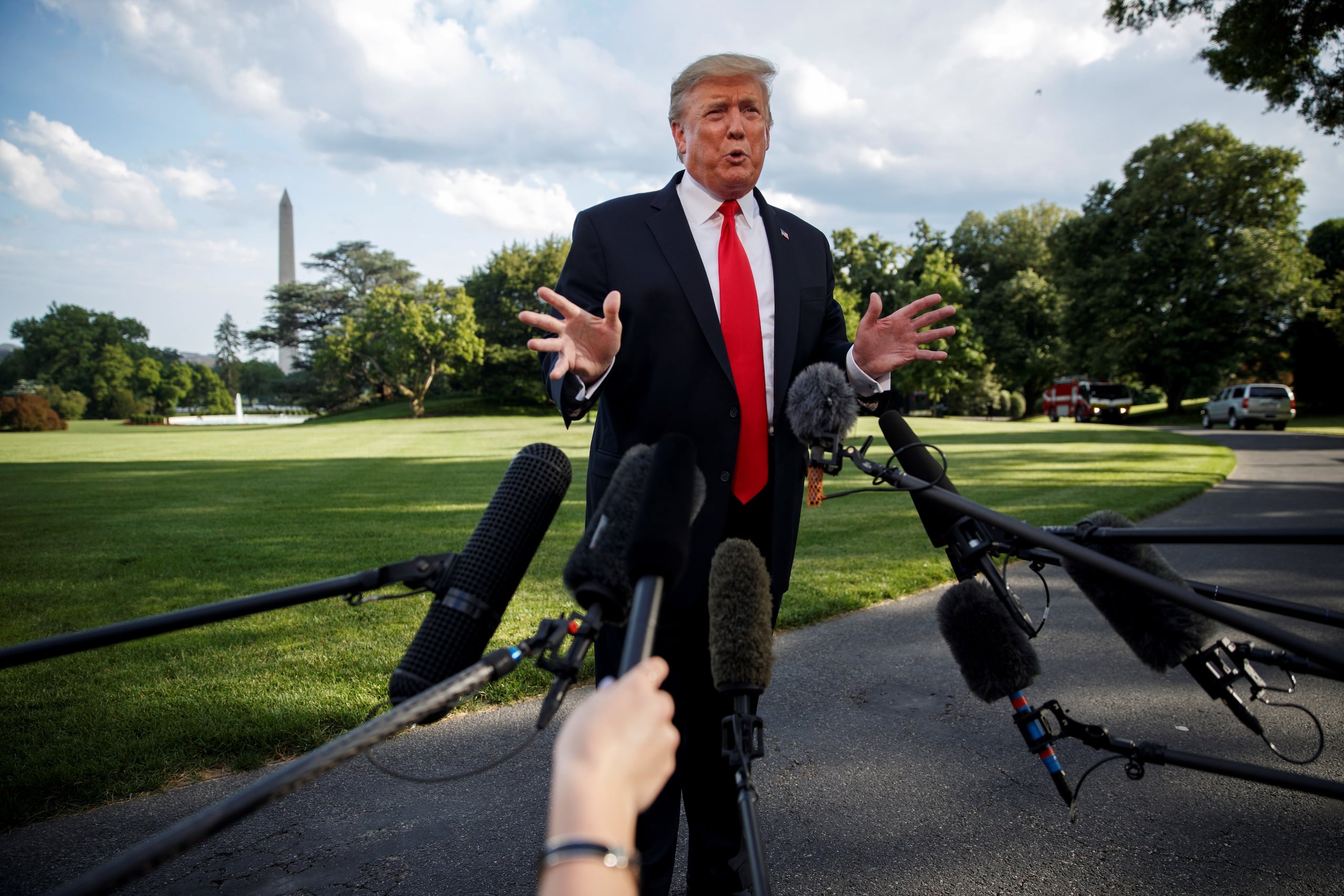 Trump prometió “restaurar el Estado de derecho” y dijo no entender “lo que le pasó” a Christopher Wray.