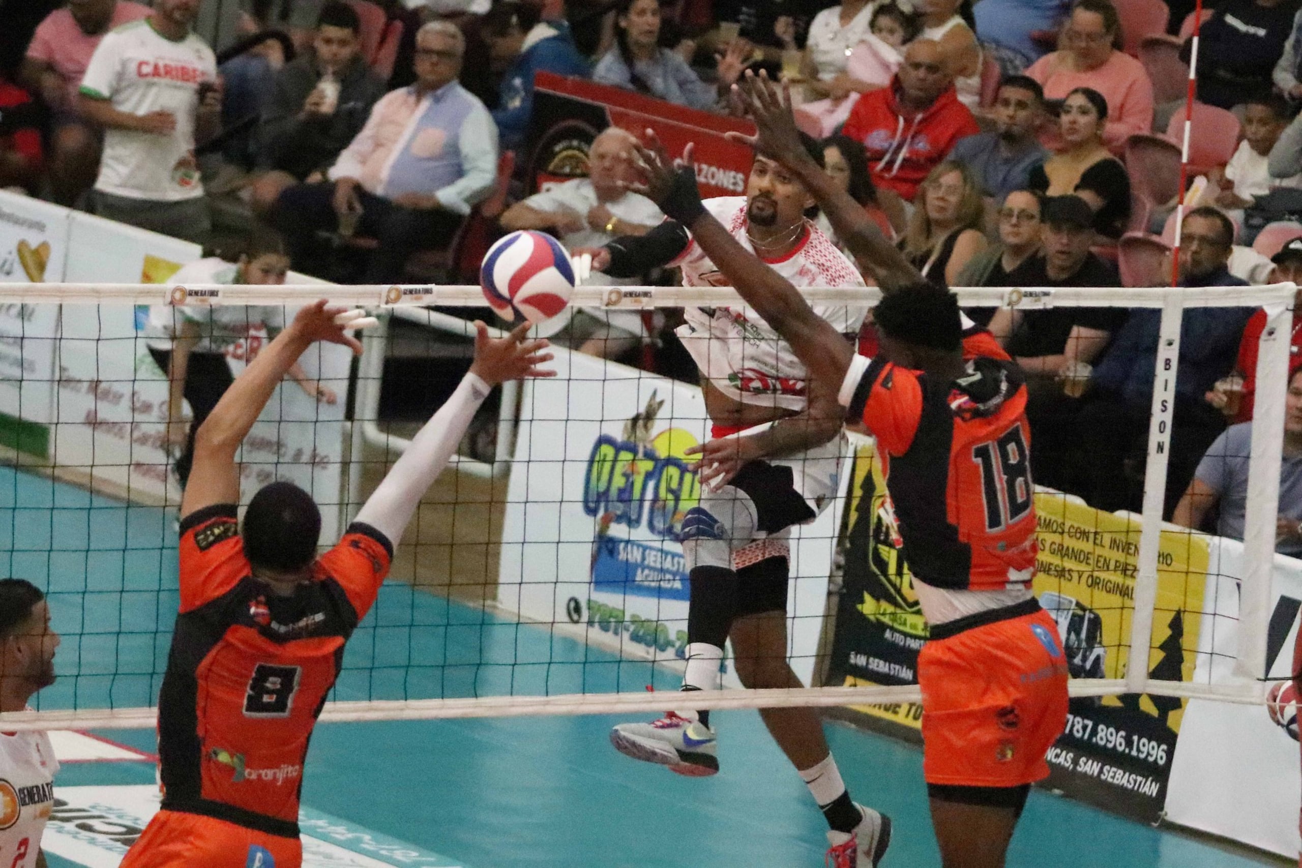 Jalen Penrose, de los Caribes, fue una ofensiva indetenible para los Changos en las semifinales.