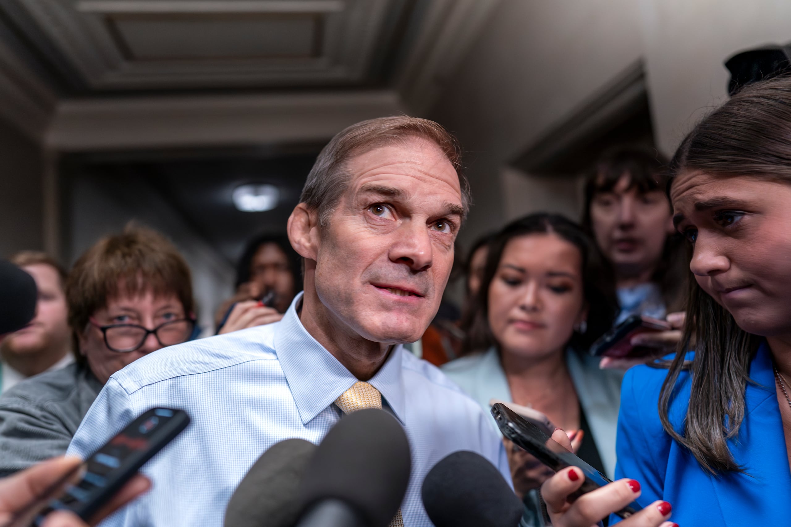 El republicano Jim Jordan, fundador del llamado "Freedom Caucus" necesita conseguir 217 votos para disipar la posibilidad de que los demócratas, que controlan 212 bancas en la cámara baja, puedan llevar a uno de los suyos a la presidencia de ese cuerpo.
