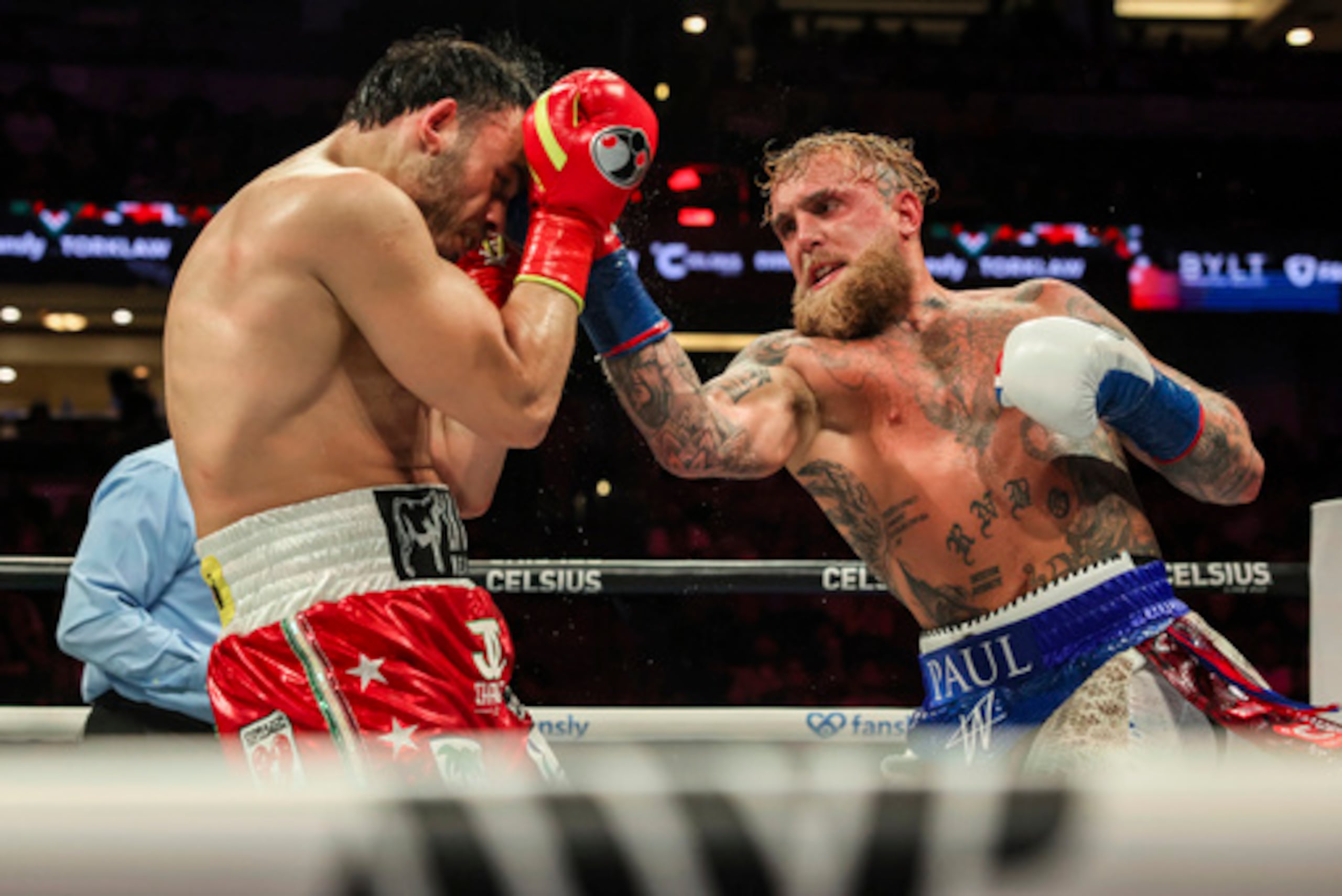 Jake Paul vs. Julio César Chávez Jr. en California.