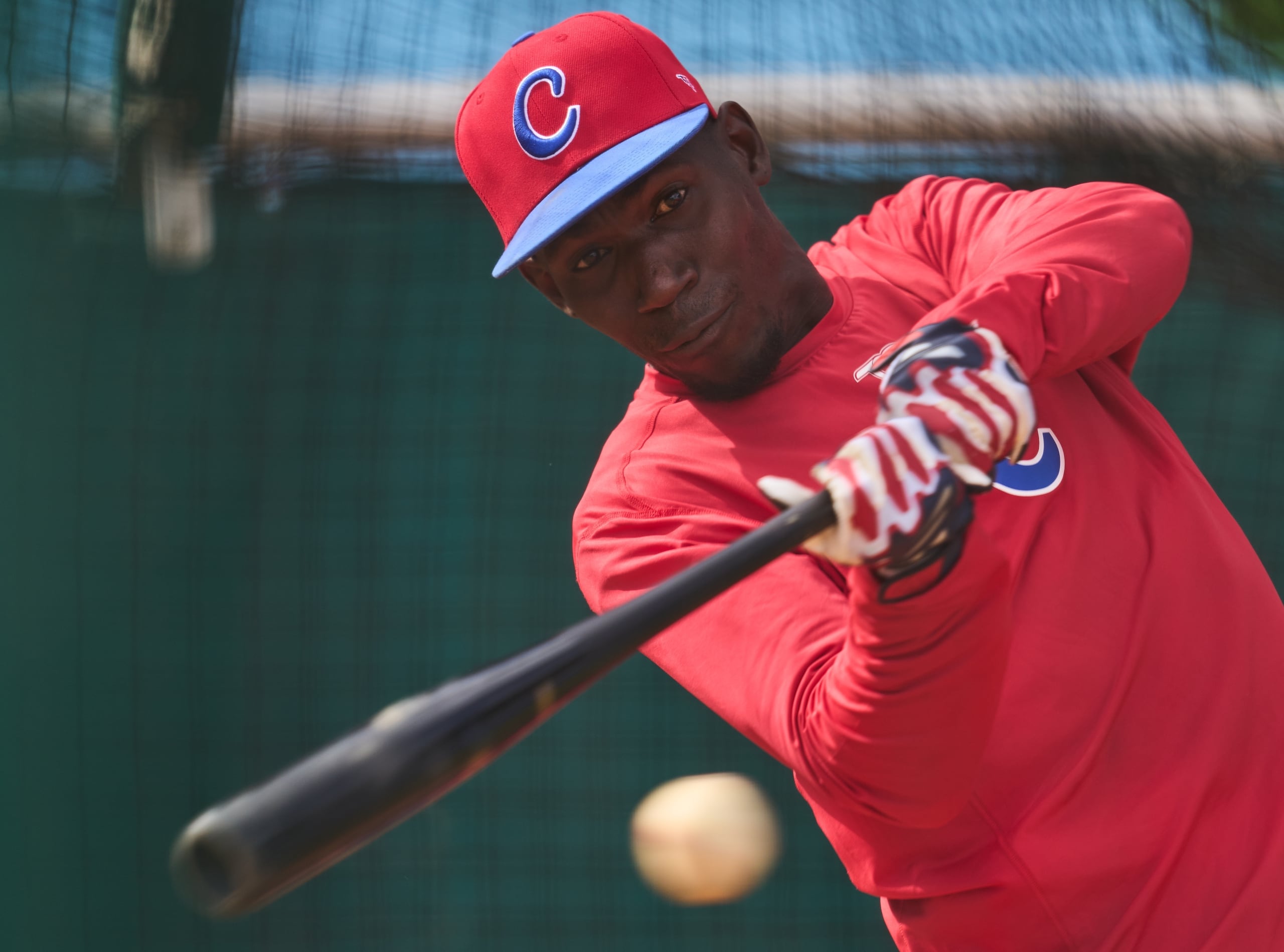 El pelotero cubano Luis Vicente Mateo batea durante una práctica en el Estadio Latinoamericano de La Habana, Cuba, el jueves 29 de enero de 2026.