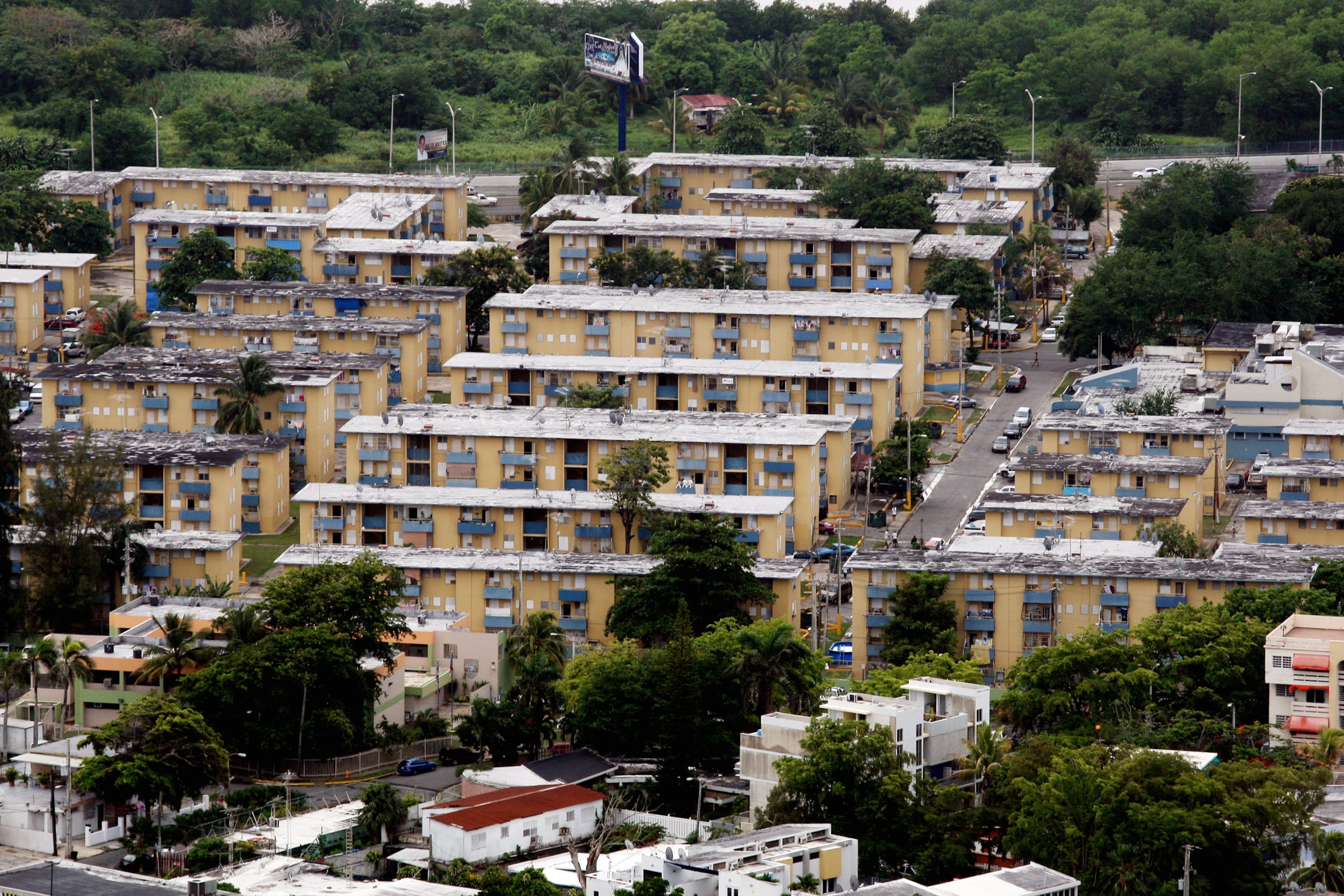 Vista del residencial Luis Llorens Torres. (Archivo)