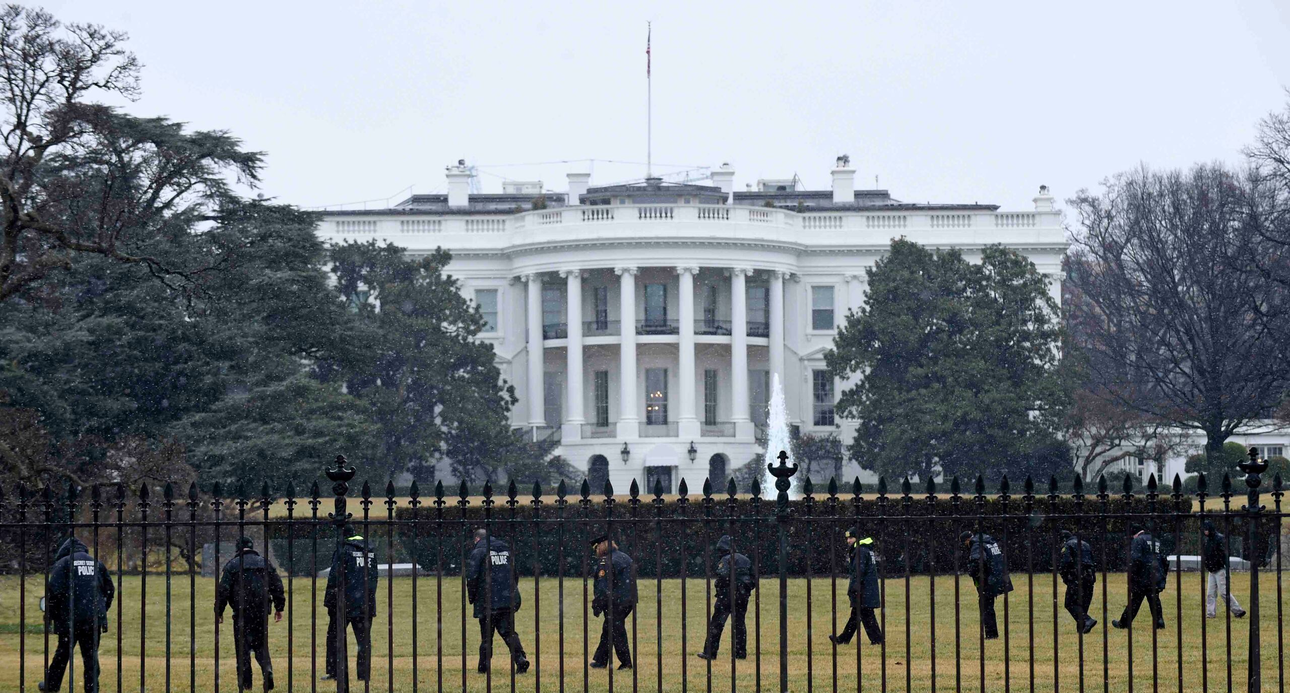En la madrugada del 26 de enero pasado un dron cayó en terrenos de la Casa Blanca, lo que llevó al Servicio Secreto a tomar medidas para interceptar este tipo de aparatos si se acercan al edificio o al presidente Obama. (AP / Susan Walsh)