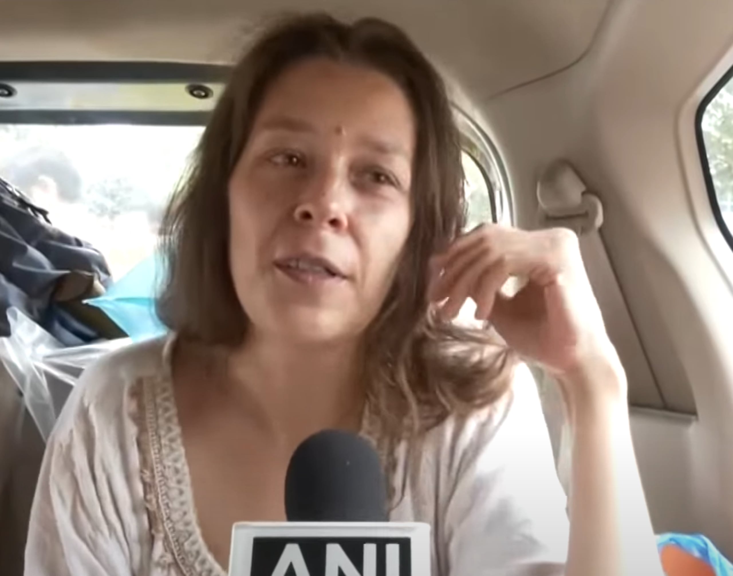 mujer rusa hallada en cueva en india