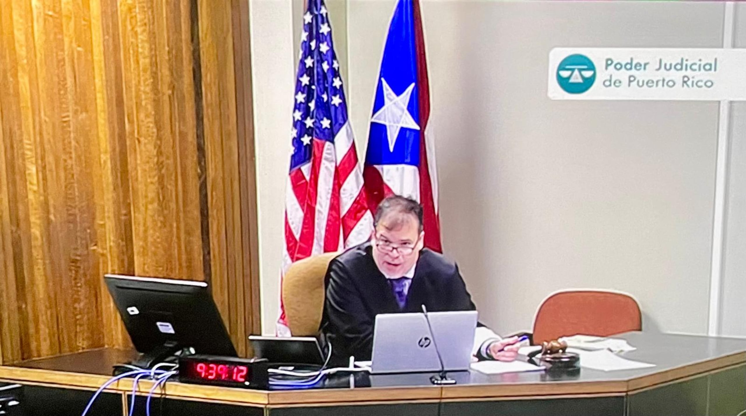 El juez Arnaldo Castro Callejo, del Tribunal de Primera Instancia de San Juan, durante una vista por la demanda civil radicada por el cantante Ricky Martin contra el sobrino, quien hizo lo propio.