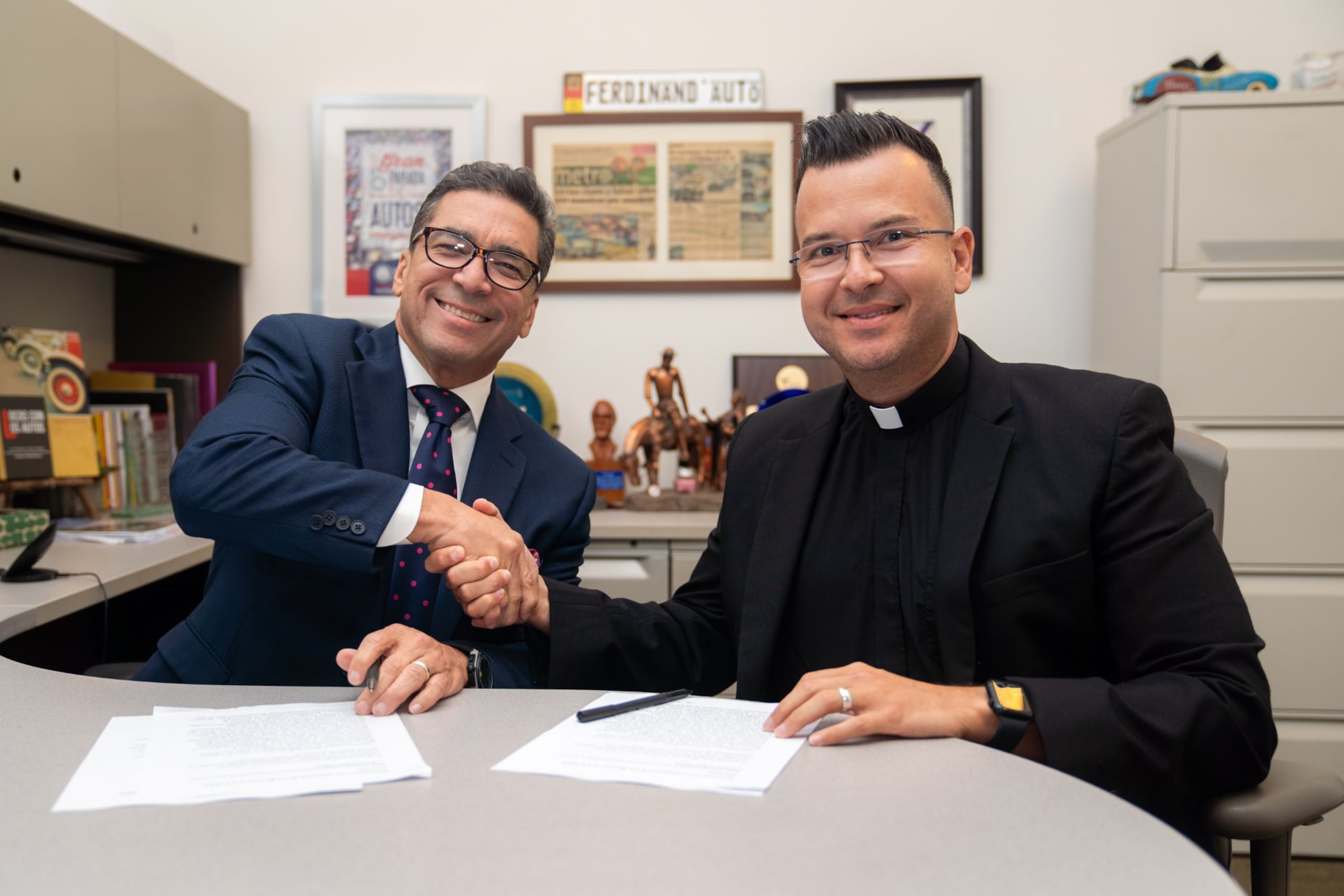 Ferdinand Pérez y Orlando Lugo firmaron un contrato de exclusividad para la producción de teatro.