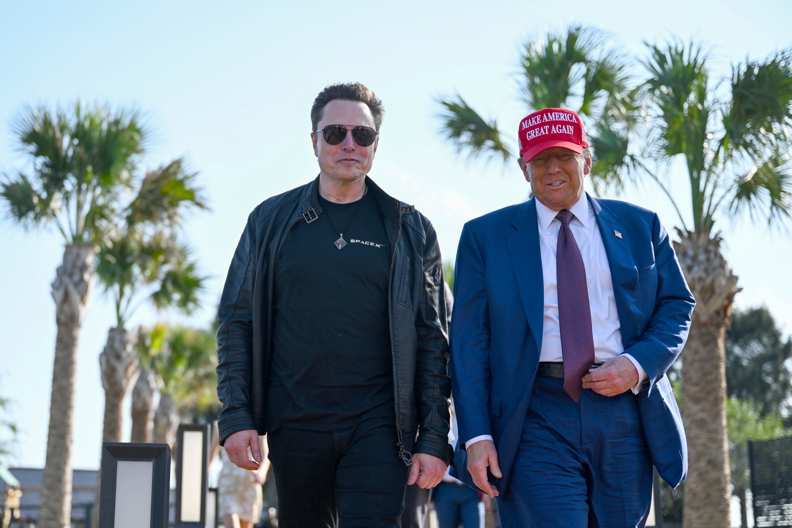 Los expertos difieren en torno a si la opinión pública es buena o mala para los negocios de Musk o para la política de Trump.