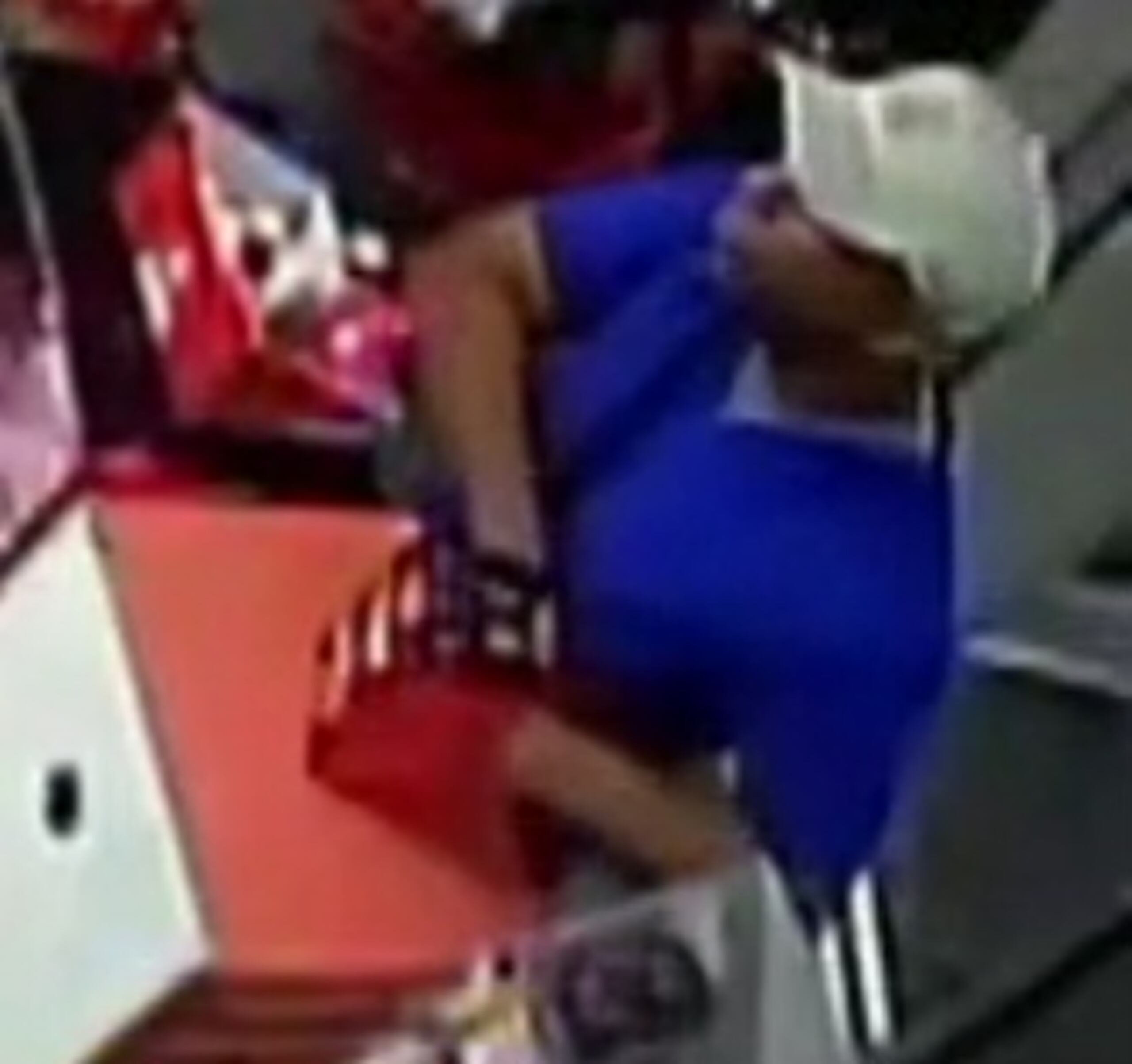 Las autoridades buscan al sospechoso de asaltar durante la madrugada del 11 de enero, la gasolinera Shell del centro comercial Plaza Trujillo, en Trujillo Alto.