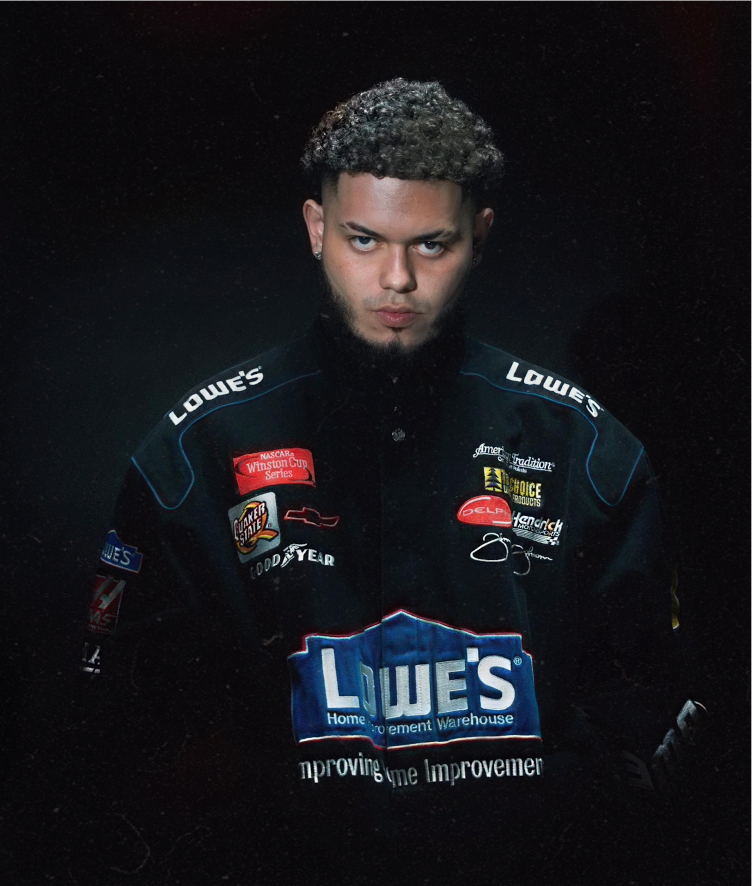 El nuevo sencillo llega acompañado de un video musical.