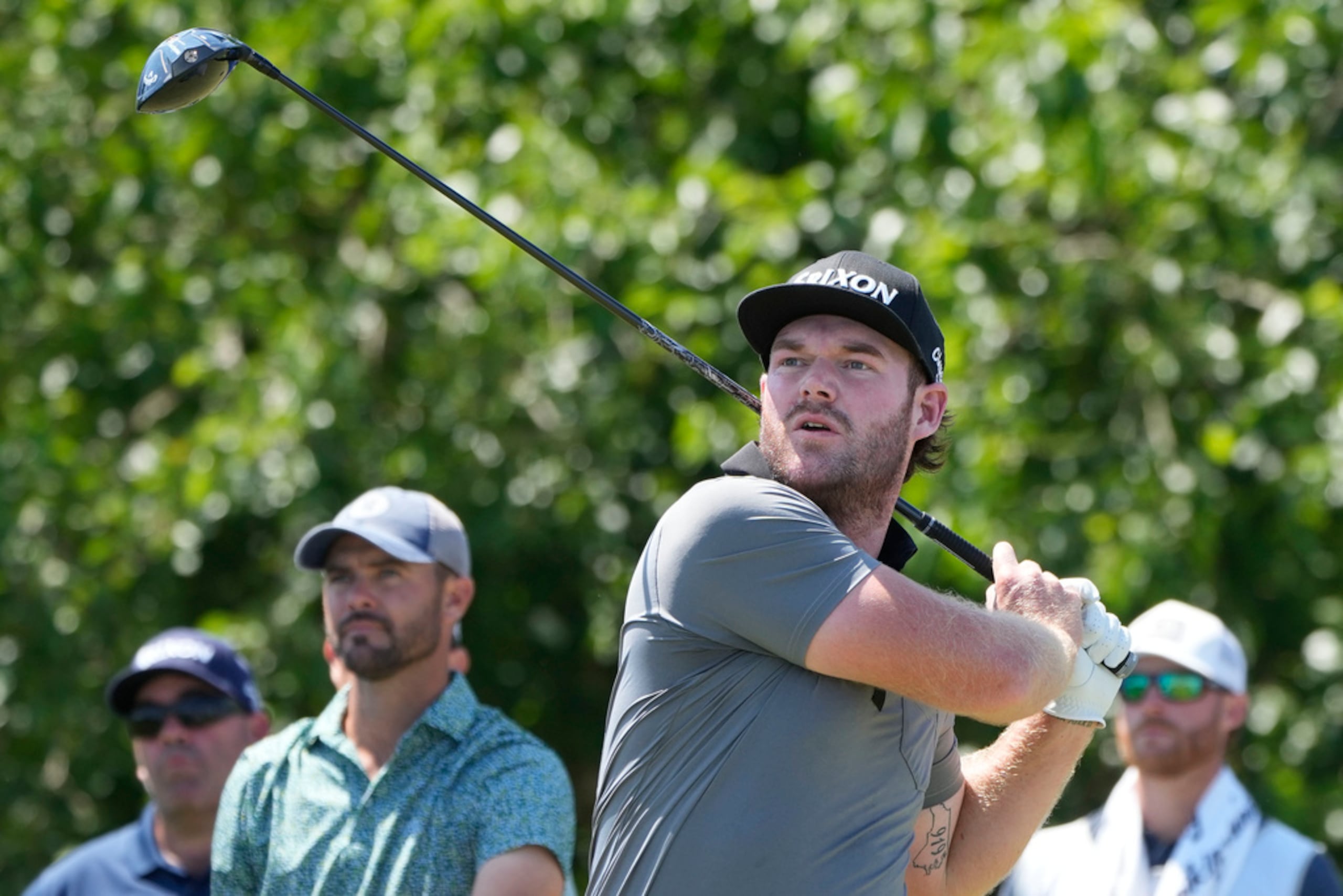 Grayson Murray durante la primera ronda del torneo de golf PGA Zurich Classic en TPC Louisiana el 20 de abril de 2023.