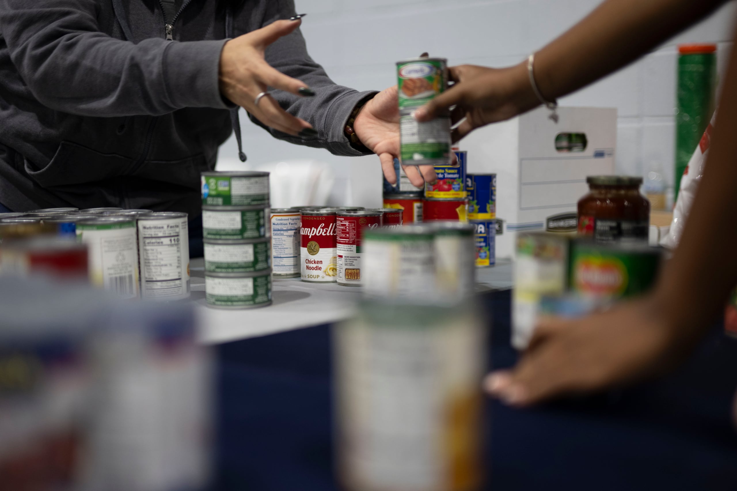 Los boricuas llevaron los artículos y alimentos a los centros de acopio, localizados en San Juan, Mayagüez, Ponce, Manatí y Fajardo.