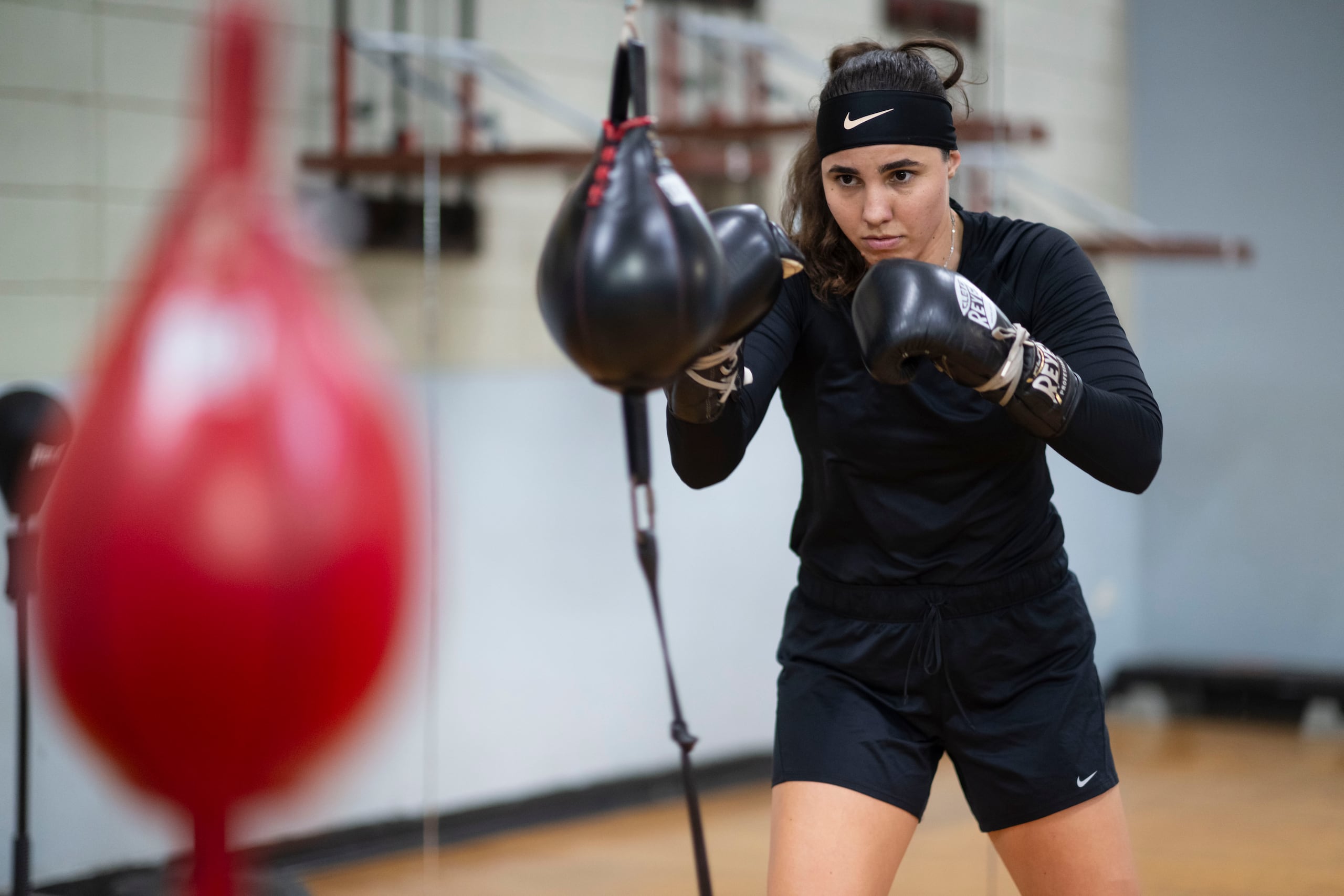 Stephanie Piñeiro en un entrenamiento público en el gimnasio Wilfredo Gómez, en Guaynabo.