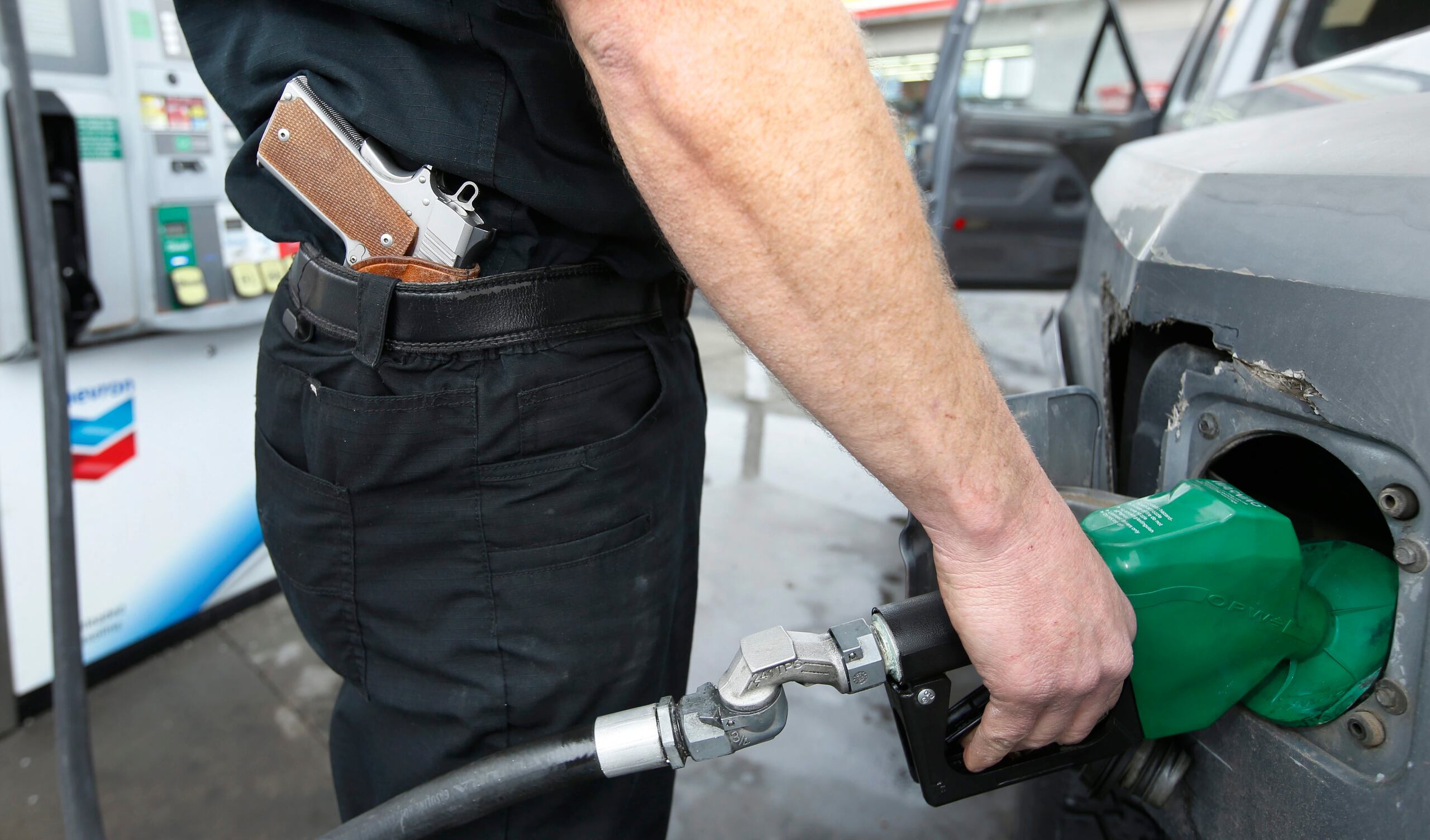 Lujan Grisham ha firmado en los últimos cuatro años una serie de leyes que restringen el acceso a las armas.