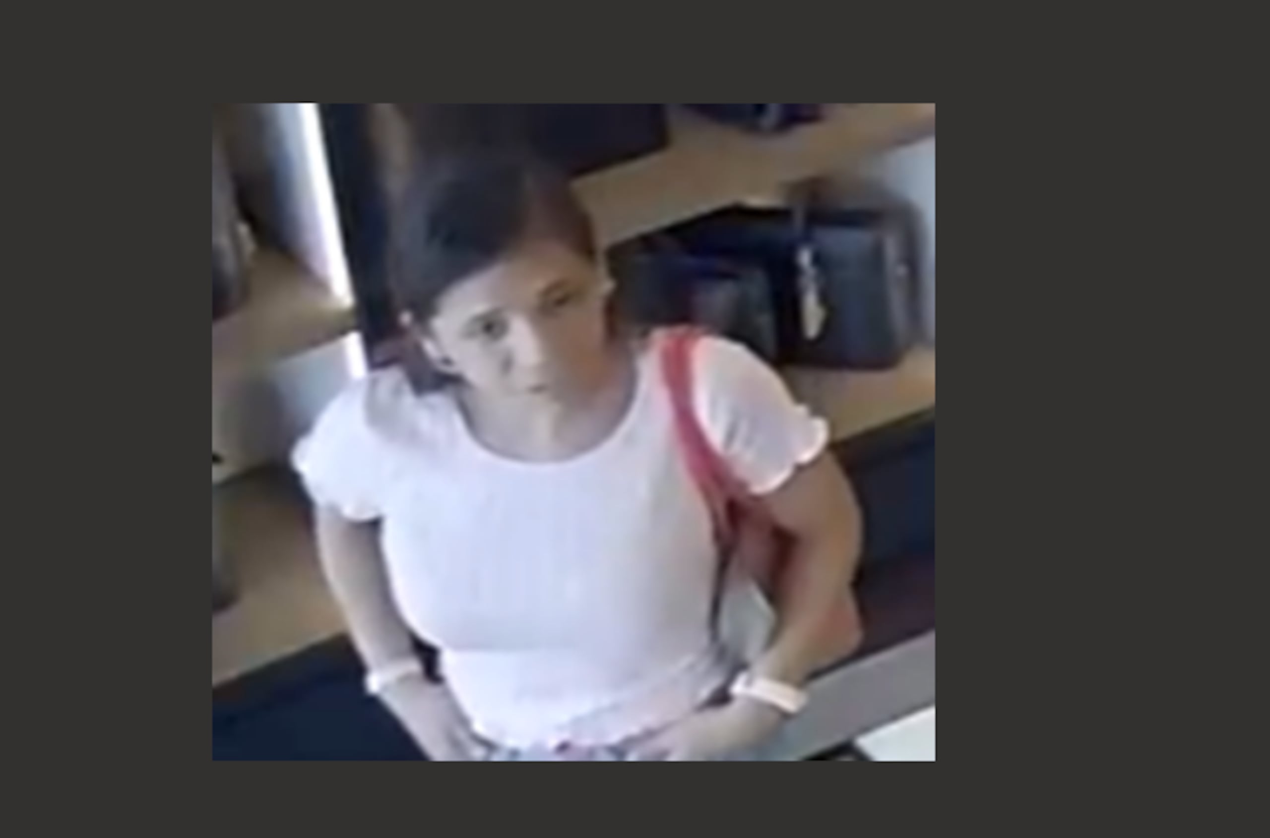 Mujer sospechosa de robar en tienda Coach en Barceloneta.