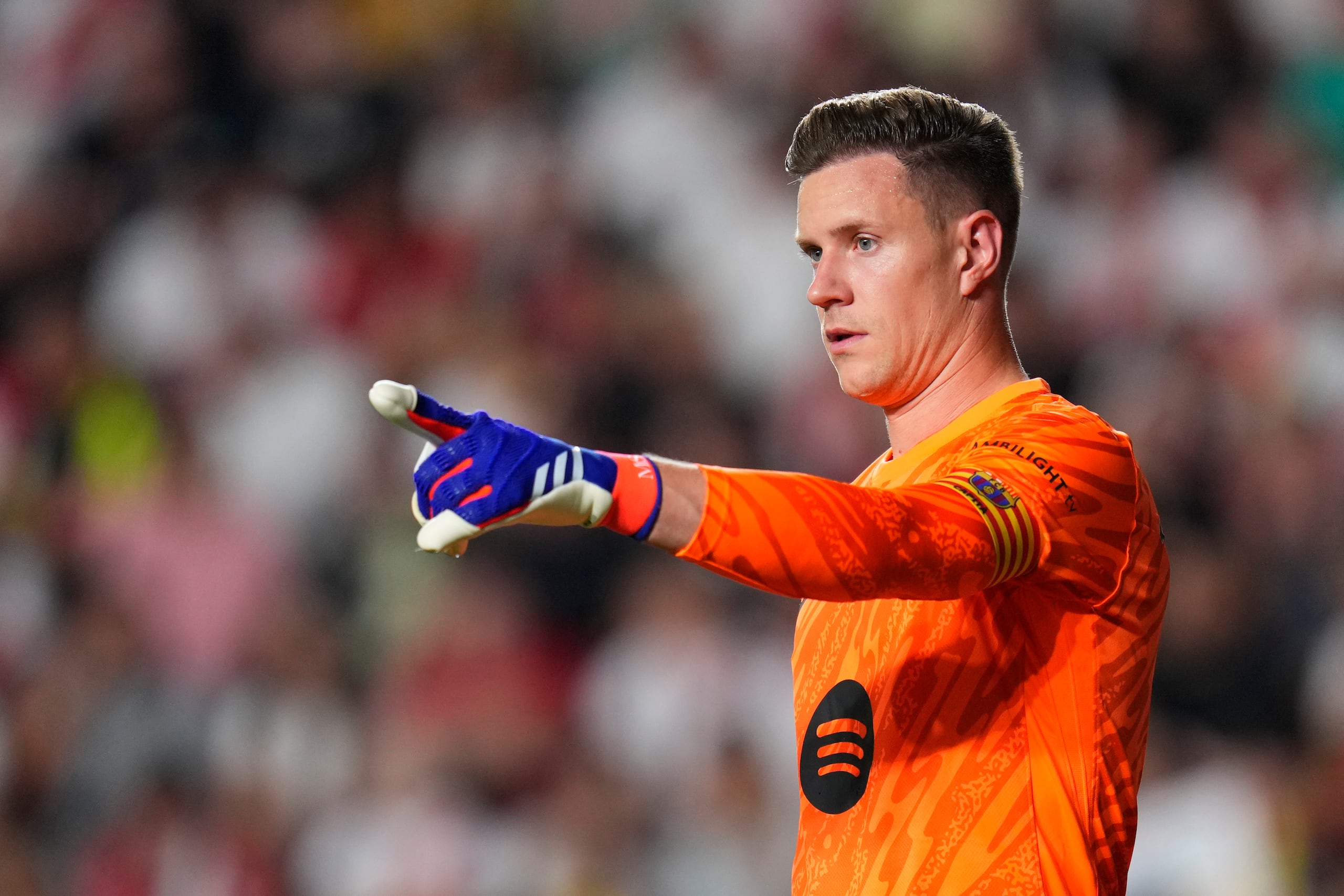 El arquero del Barcelona Marc-Andre ter Stegen se perdió casi toda la temporada pasada debido a una rotura de tendón en su rodilla, y en 2023 se perdió alrededor de dos meses debido a otra operación de espalda.