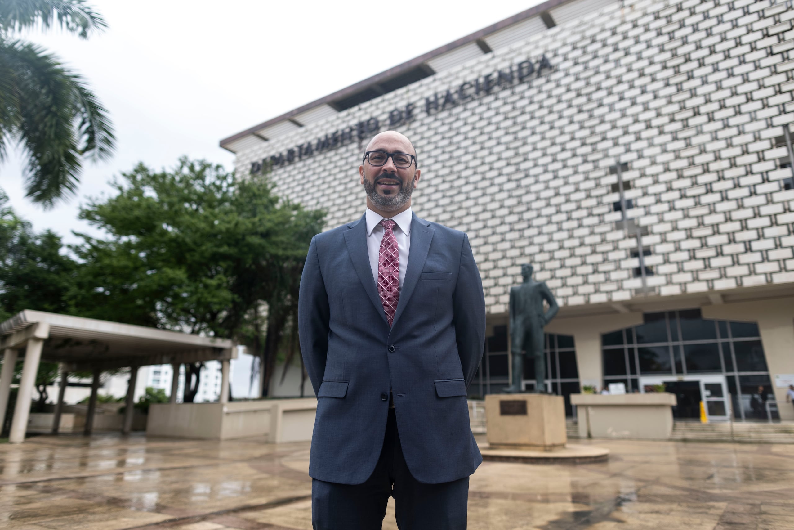 El secretario interino del Departamento de Hacienda, Nelson Pérez Méndez, exhortó a los contribuyentes a verificar su elegibilidad sobre varios créditos disponibles, entre ellos el crédito por trabajo.
