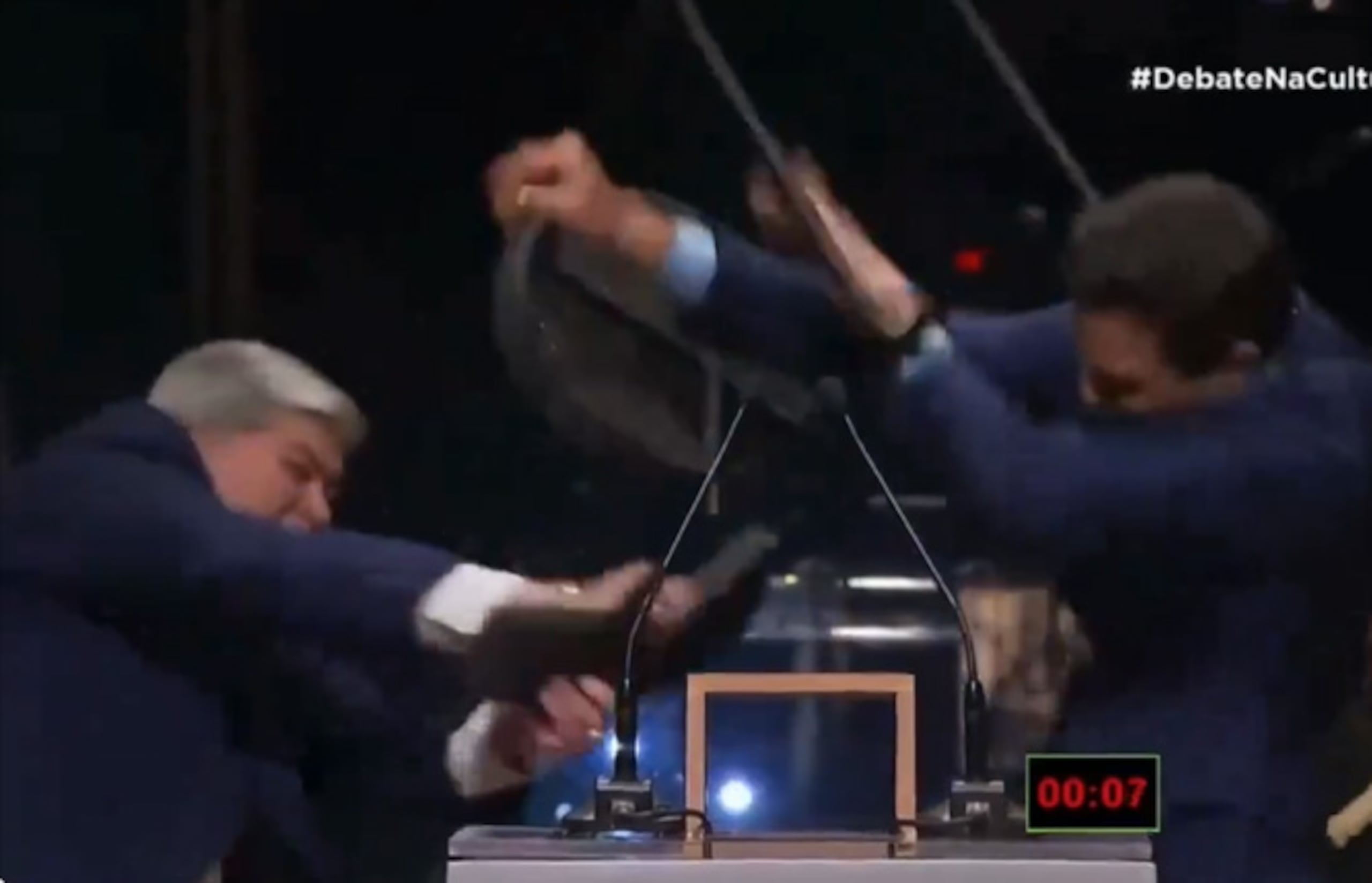 Pablo Marçal sufrió “un traumatismo en la región torácica derecha y en la muñeca derecha, sin mayores complicaciones asociadas”, dijo un vocero del hospital.