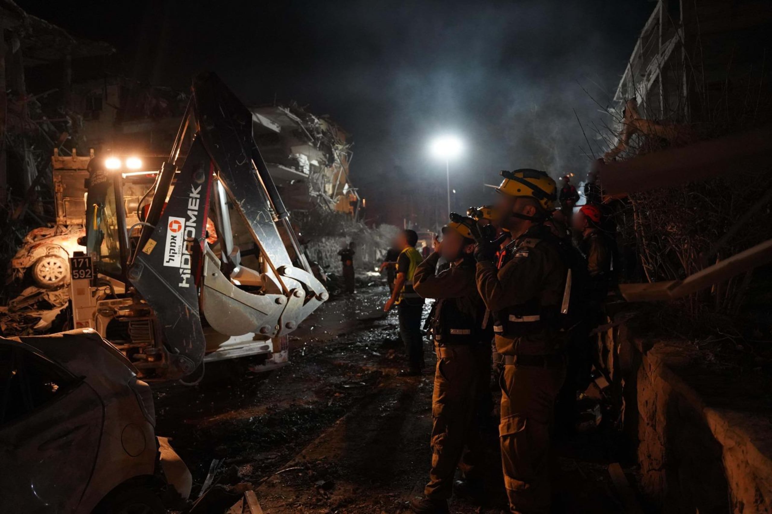 Pasada la 1:00 a.m. del sábado, el Ejército informó que se habían activado las alarmas antiaéreas en varias zonas de Israel "tras la identificación de misiles procedentes de Irán hacia el Estado de Israel".