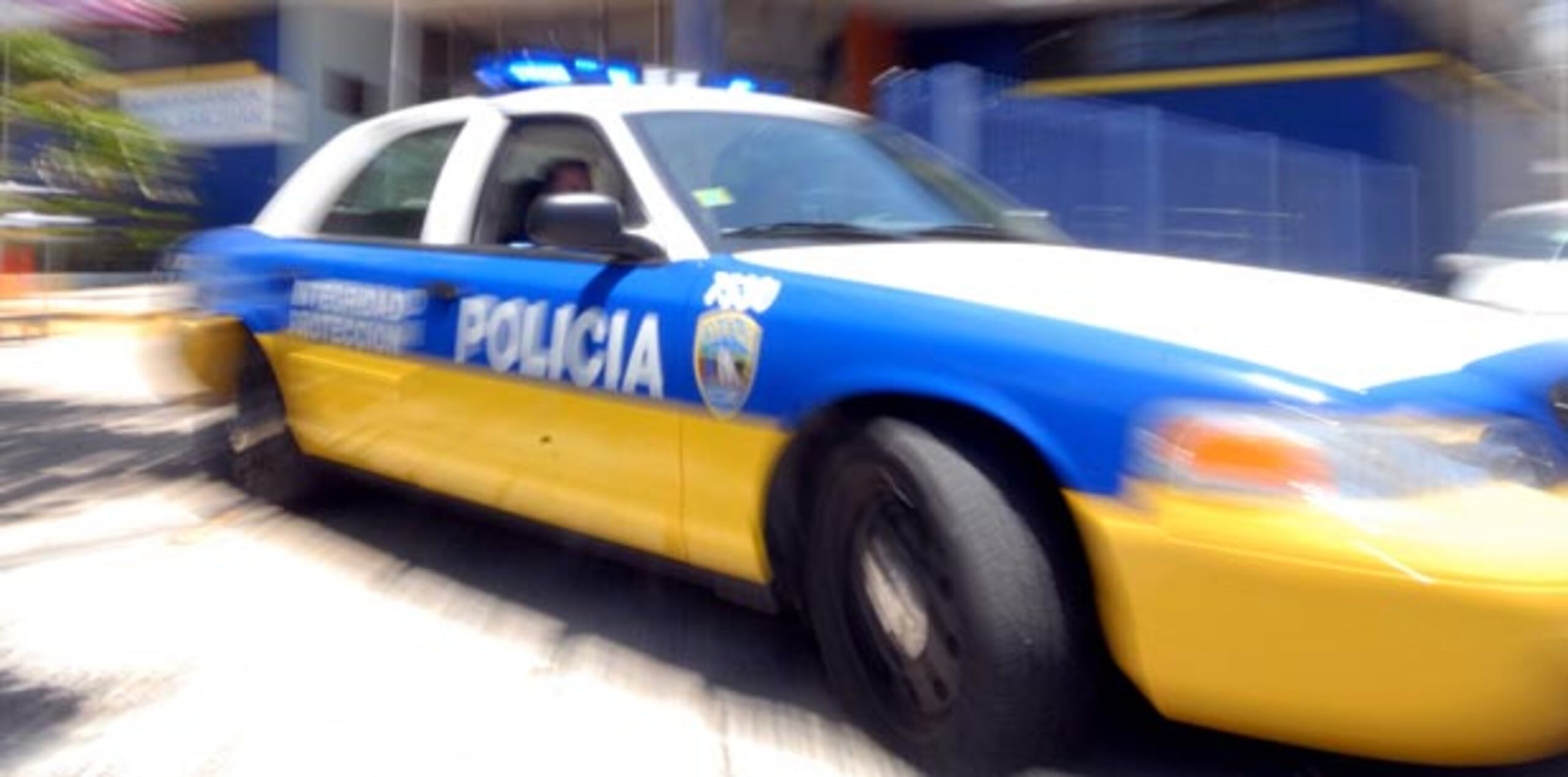 El asalto ocurrió a eso de las 2:38 a.m., tras golpear a un guardia de seguridad en la cabeza con un arma de fuego y amordazarlo. (Suministrada)