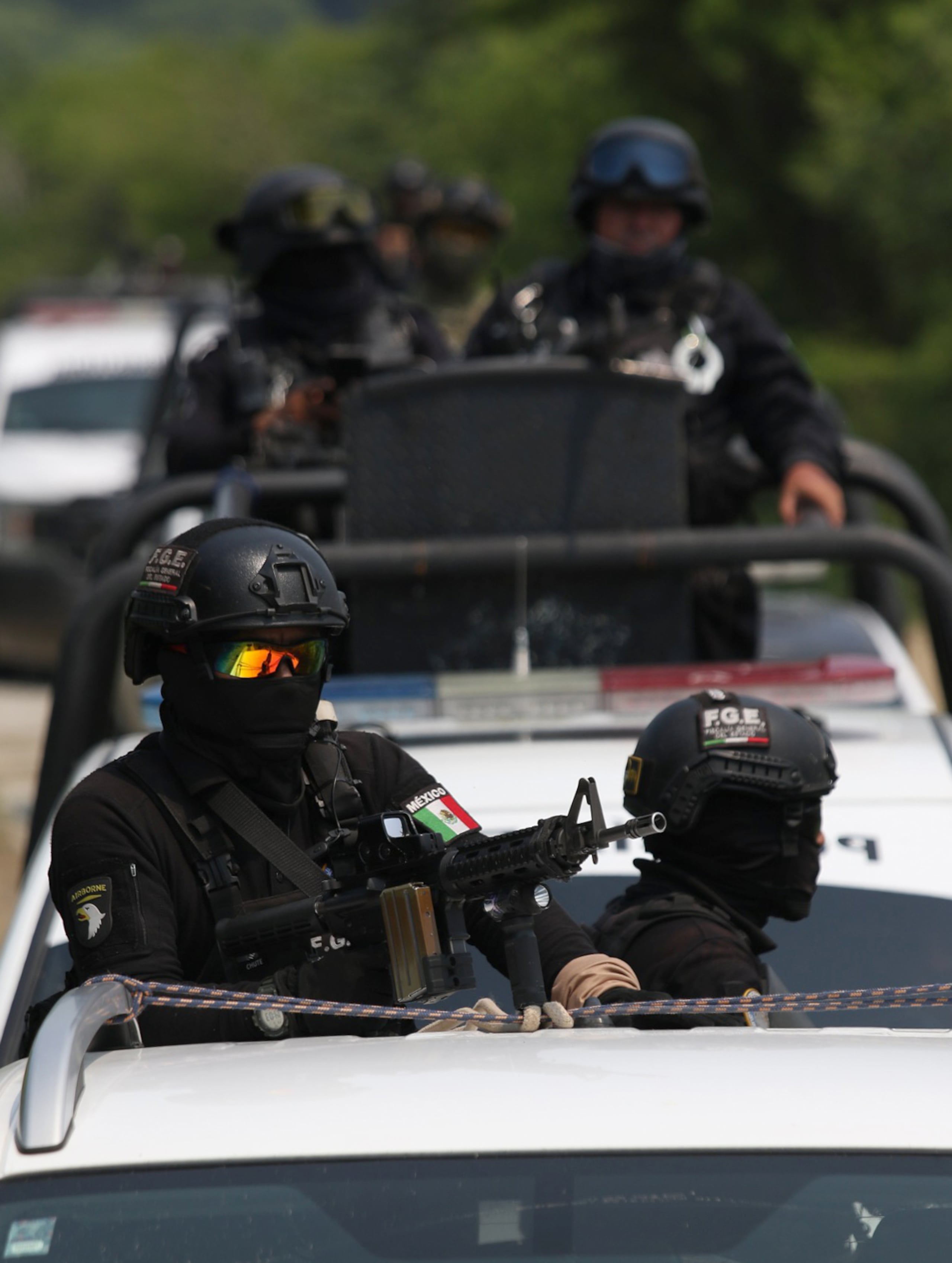 Fotografía de archivo de miembros del Ejército Mexicano, Marina Armada de México, Guardia Nacional, Policía Estatal y la Unidad Canina de la FGE, participan en la búsqueda de personas desaparecidas en la ciudad de Chilpancingo, Guerrero (México). EFE/José Luis De La Cruz