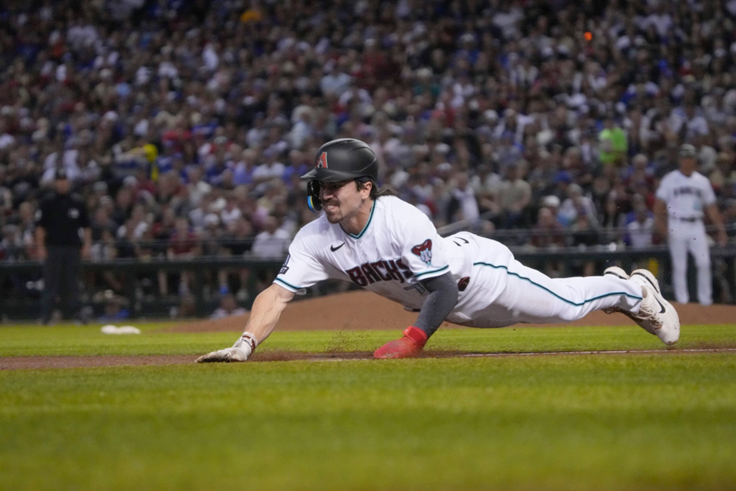 Corbin Carroll tuvo un promedio de bateo de .285, con 25 jonrones, 30 dobles, 10 triples, 76 empujadas, 116 carreras anotadas y 54 bases robadas.