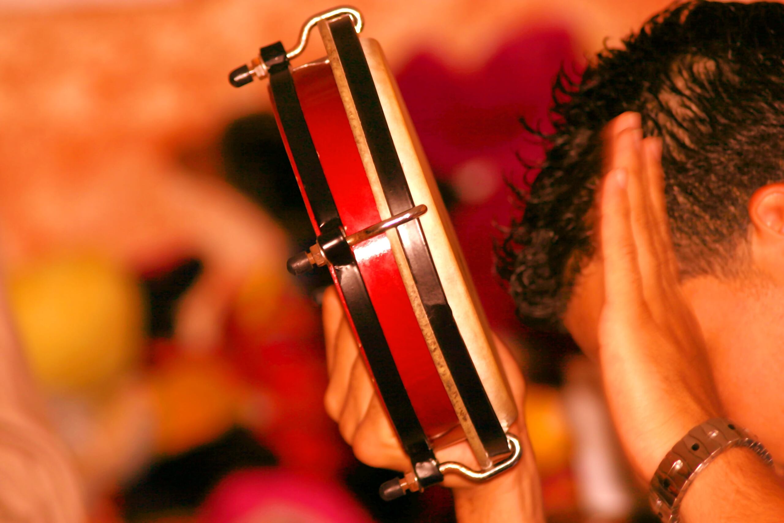 Con BombaGPT, Coors Light quiere darle un nuevo giro a la tradicional parranda navideña