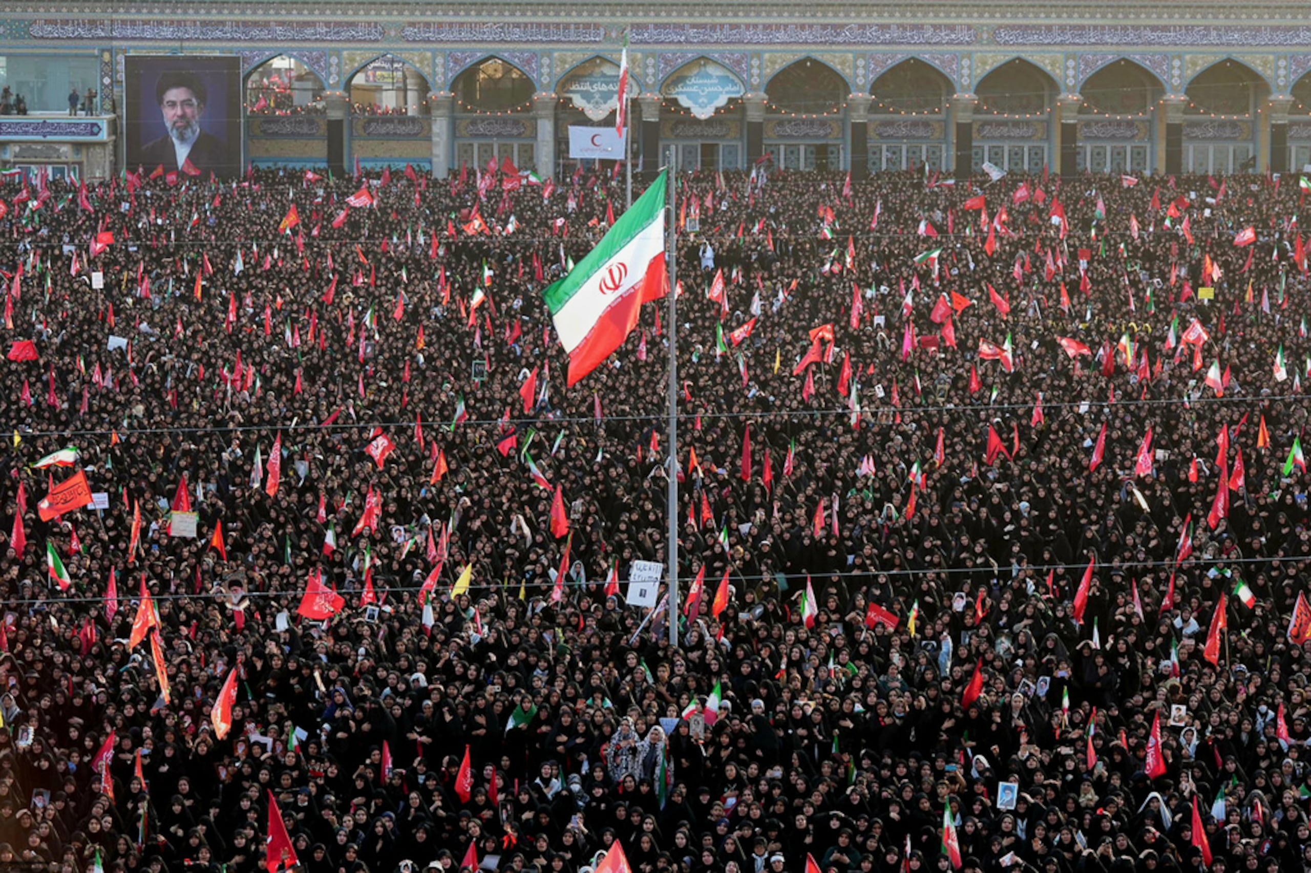 Los ataques alcanzaron zonas del sur de Irán el jueves, en un momento en que el gobierno iraní se preparaba para enterrar al ayatolá Alí Jamenei, el fallecido líder supremo.