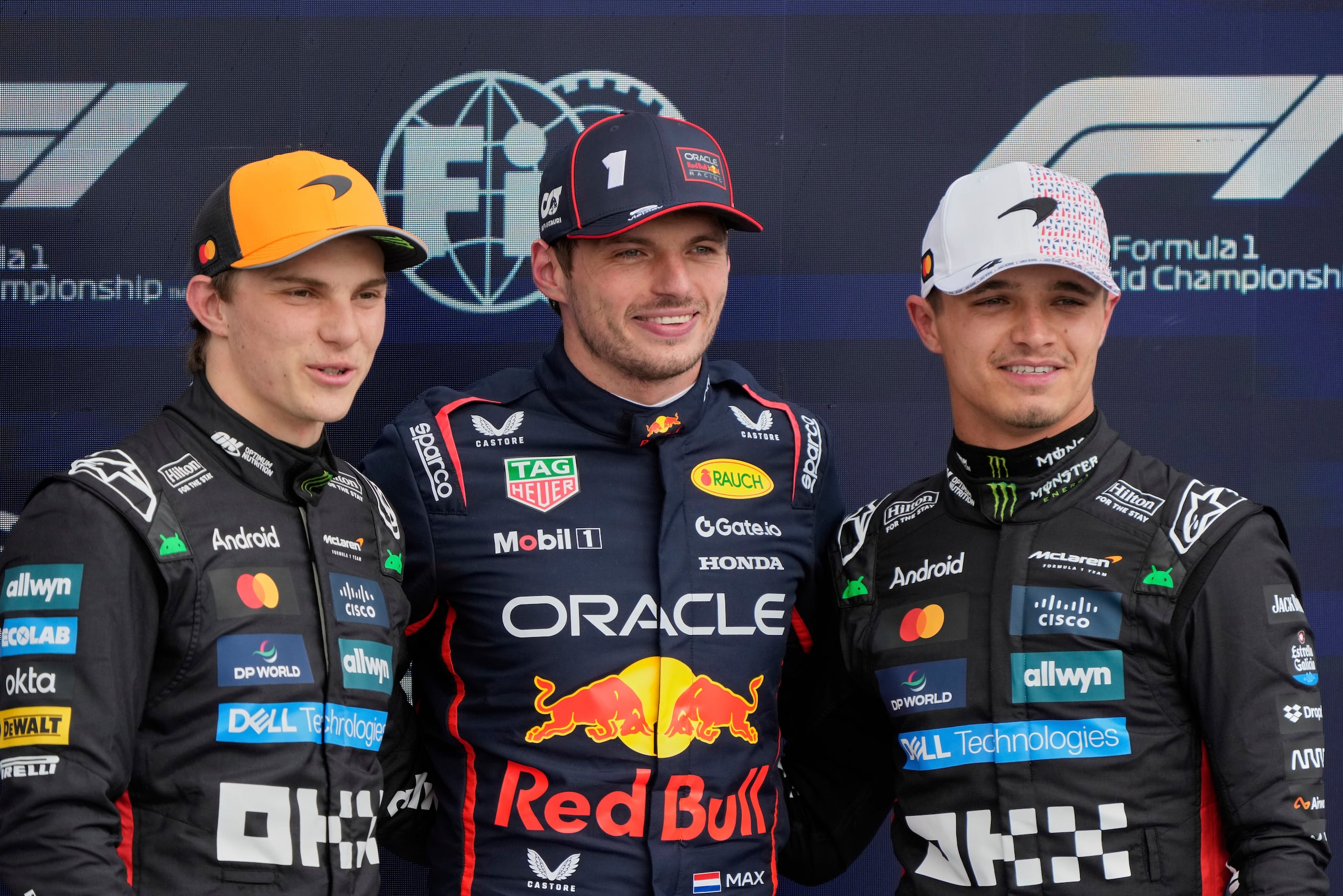 El australiano Oscar Piastri, de McLaren, que saldrá segundo, junto al neerlandés Max Verstappen, de Red Bull, que ganó la pole, junto al británico Lando Norris tras la calificación al Gran Premio de Gran Bretaña.