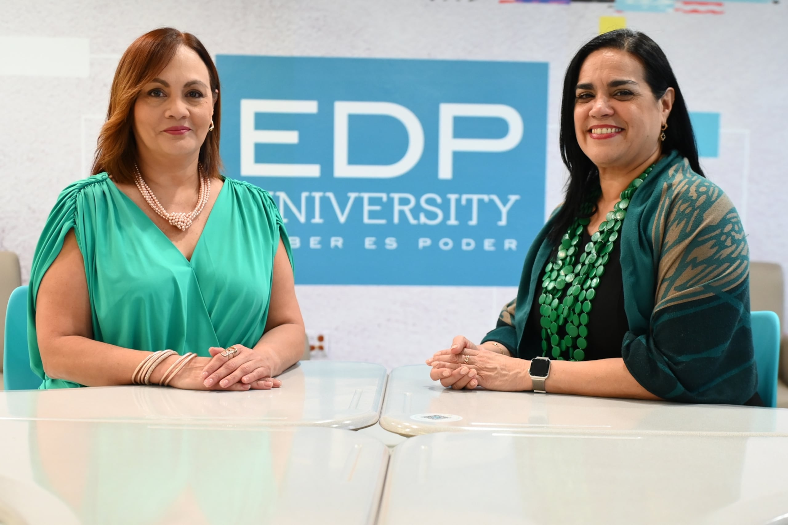 Anabelle Carrión, vicepresidenta auxiliar de promoción de Salud y Bienestar de MCS, junto a la ingeniera Gladys T. Nieves, presidenta de EDP.