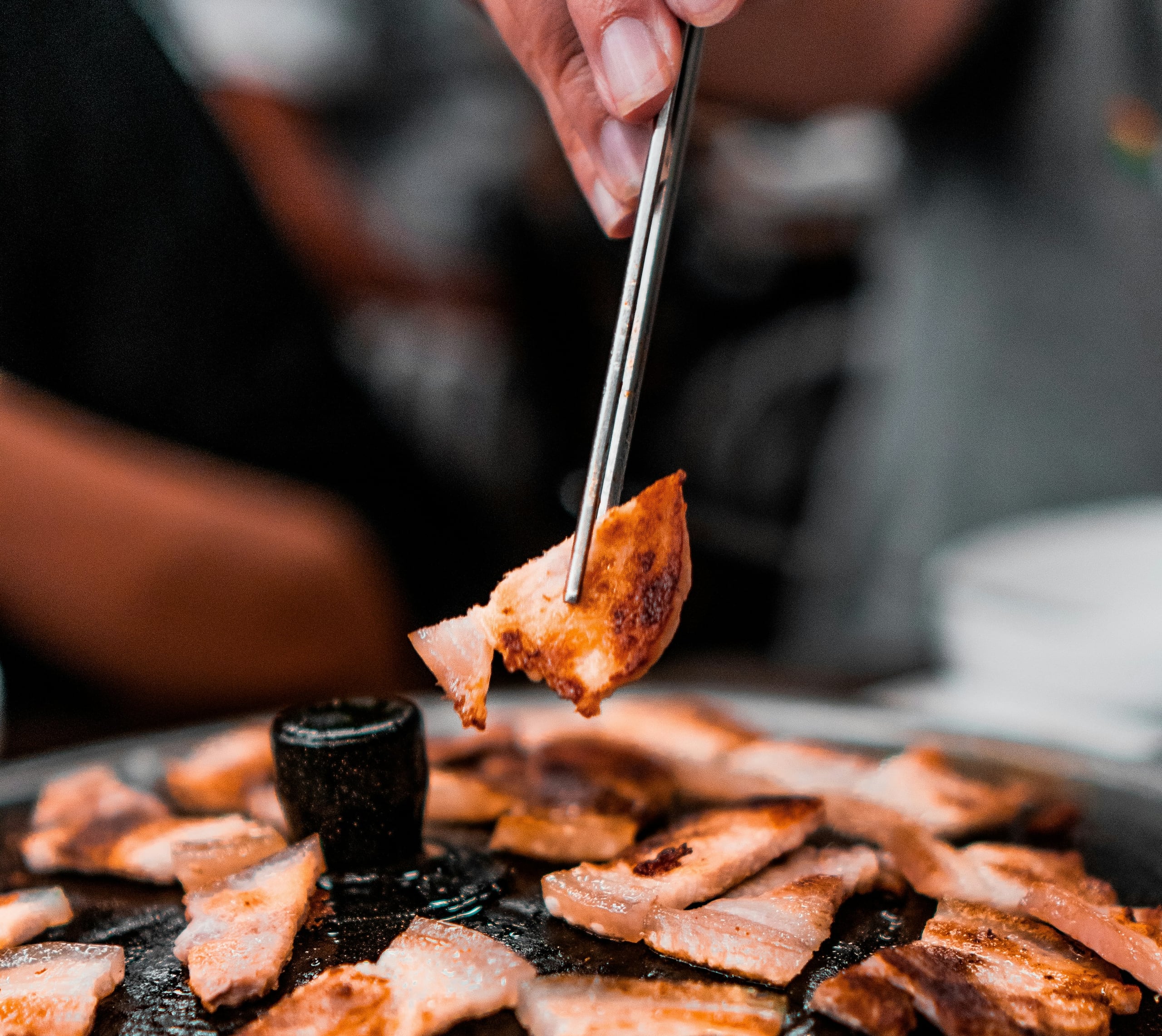 El Korean BBQ es una modalidad de la gastronomía de Corea del Sur en la que los comensales cocinan distintos cortes de carne en una parrilla colocada en la mesa.