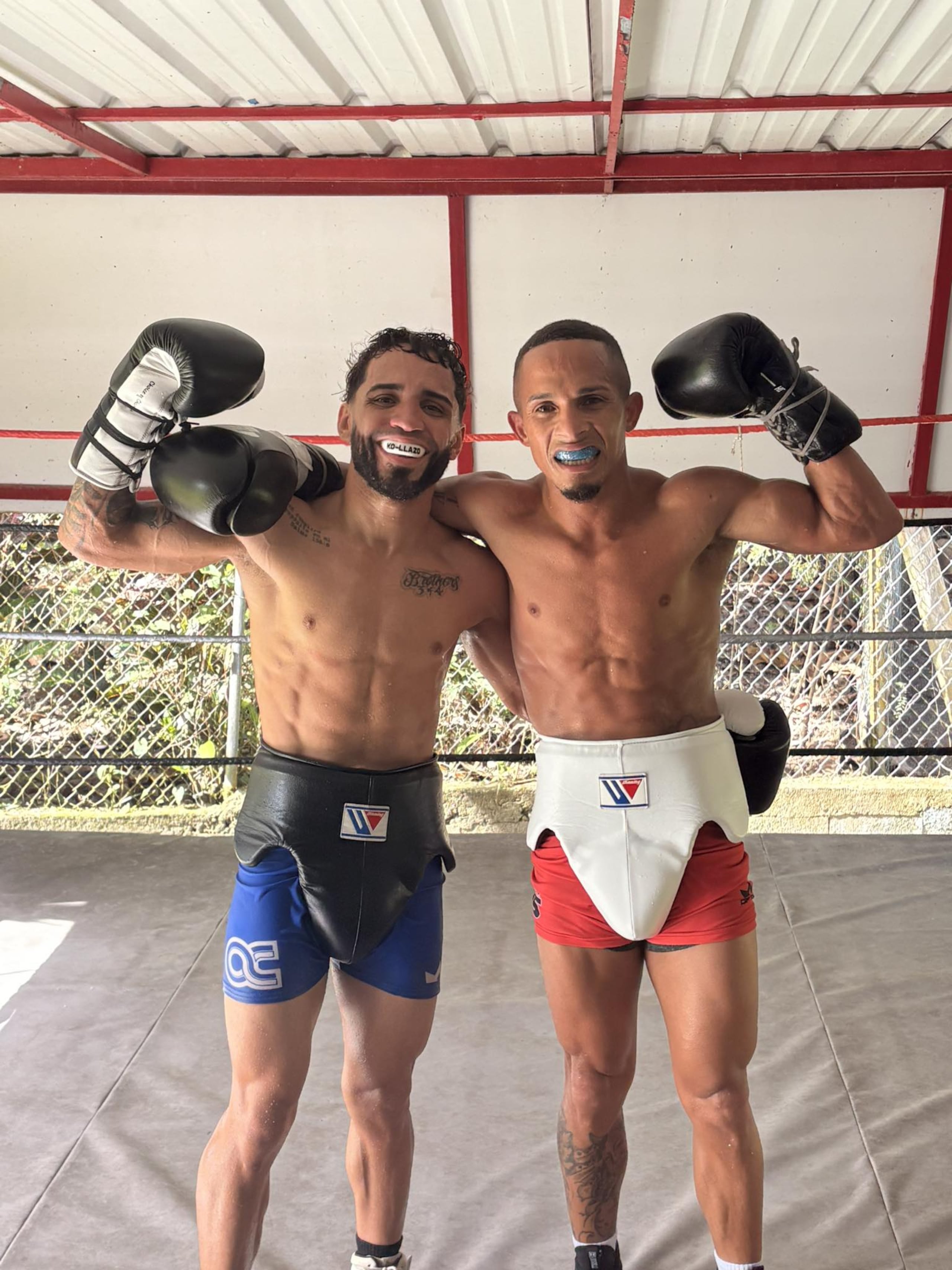 Oscar Collazo y René Santiago entrenaron juntos de cara a sus defensas.