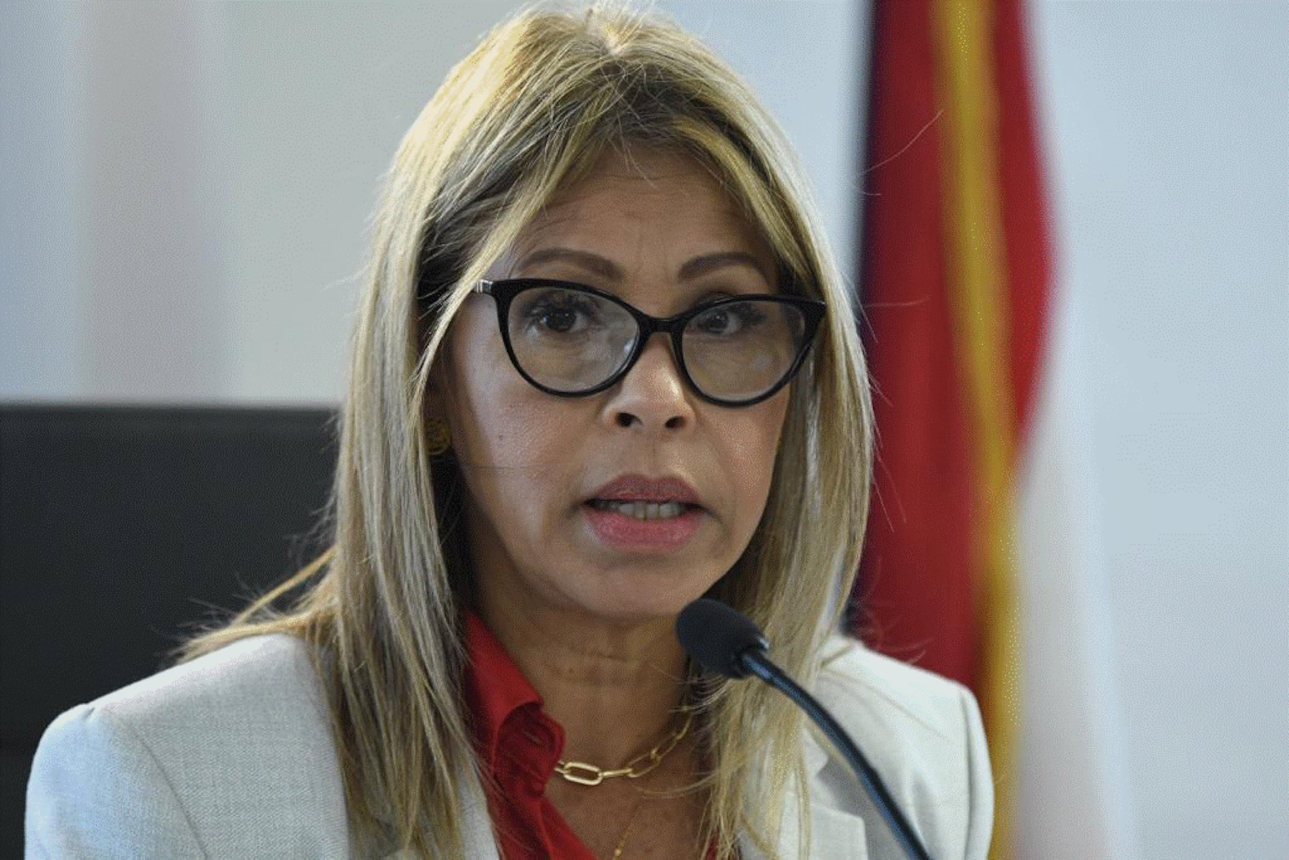 Una medida de la autoría de la senadora Elizabeth Rosa Vélez, que busca excluir los delitos de incesto y trata humana perpetrados contra menores del beneficio de libertad bajo palabra, también fue aprobada.