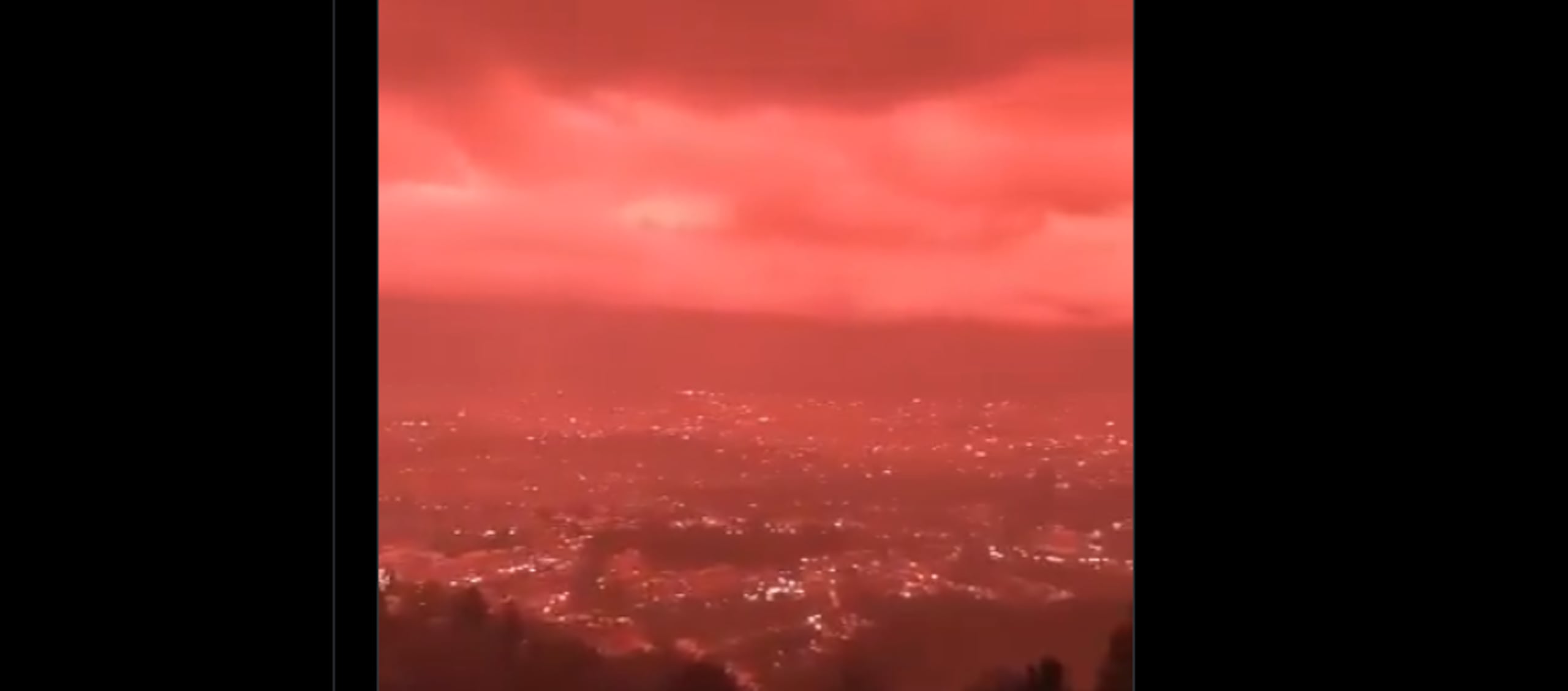 Cielo rojo en Caracas, Venezuela.