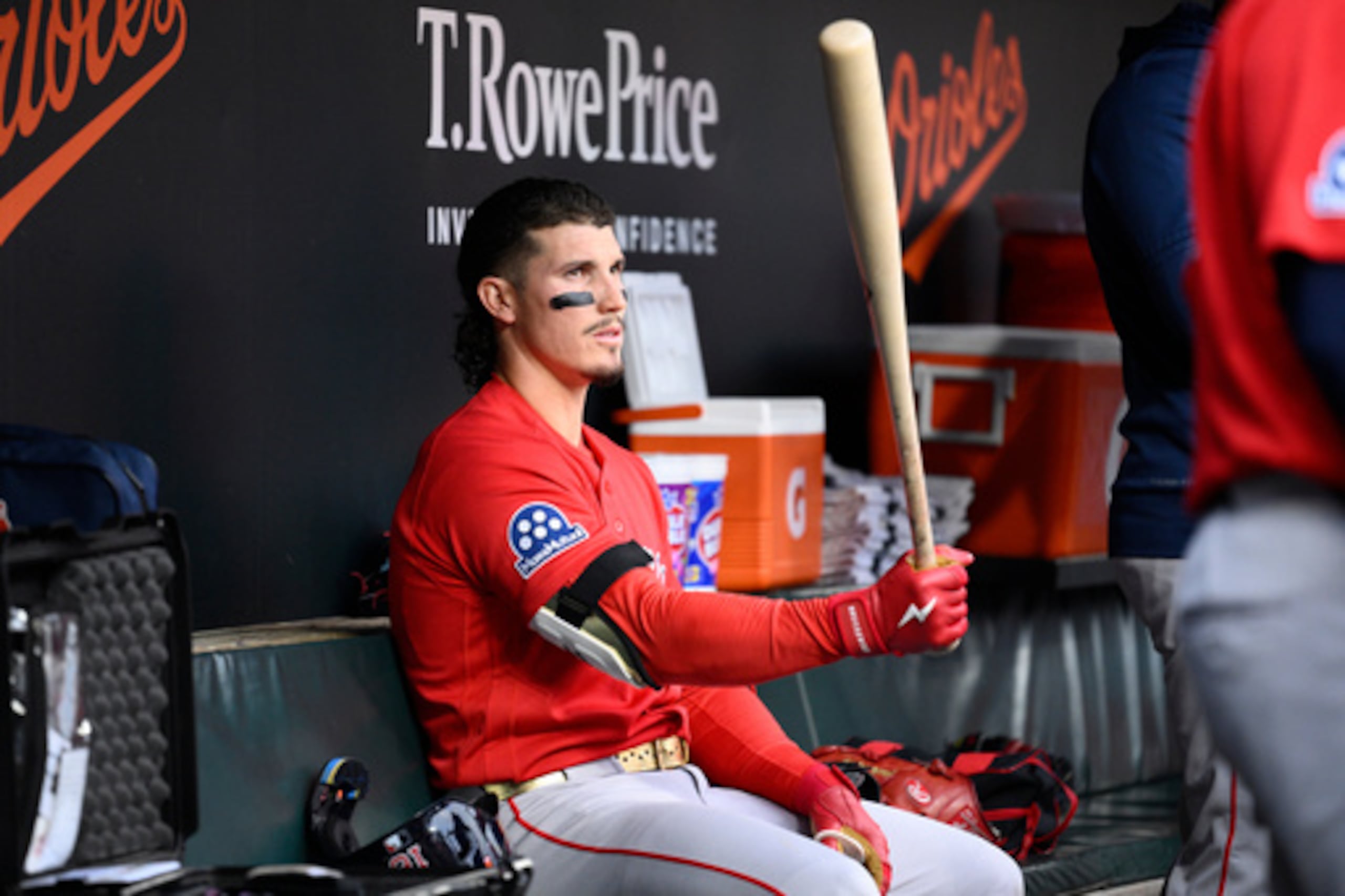 El jardinero izquierdo de Boston, Jarren Durán, se sienta en el dugout antes de un partido de béisbol contra los Orioles de Baltimore, el viernes 24 de abril de 2026, en Baltimore. (AP Photo/Nick Wass)
