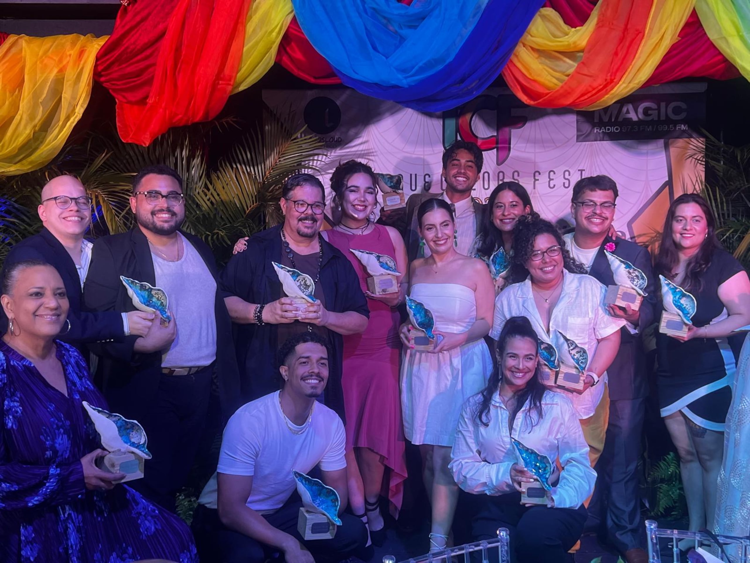 Los premiados recibieron como galardón el “Fragmento de oleaje”.