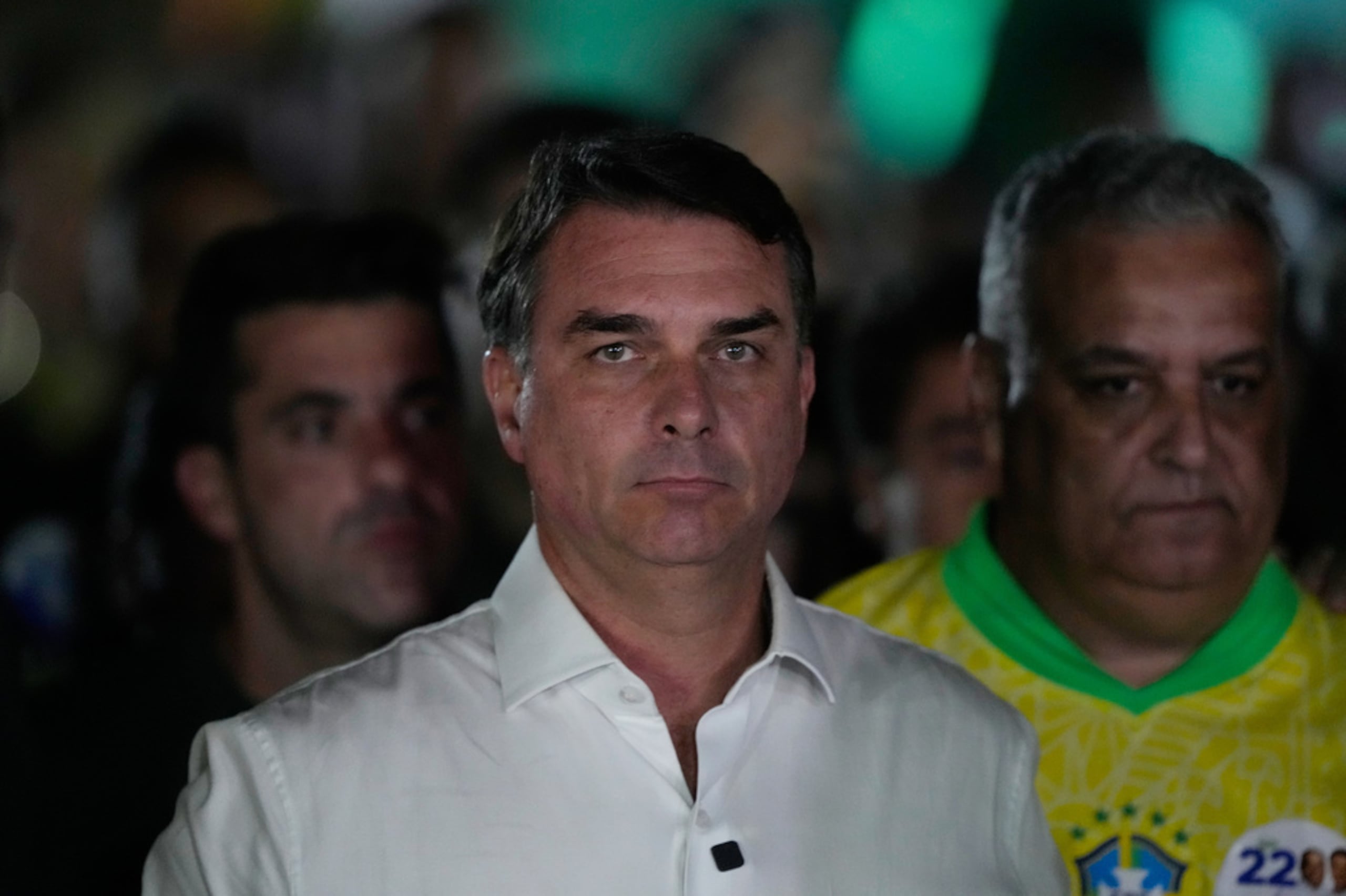 Flávio Bolsonaro está siendo investigado por el Supremo Tribunal Federal de Brasil por presunta corrupción, lavado de dinero y evasión fiscal en dos casos.