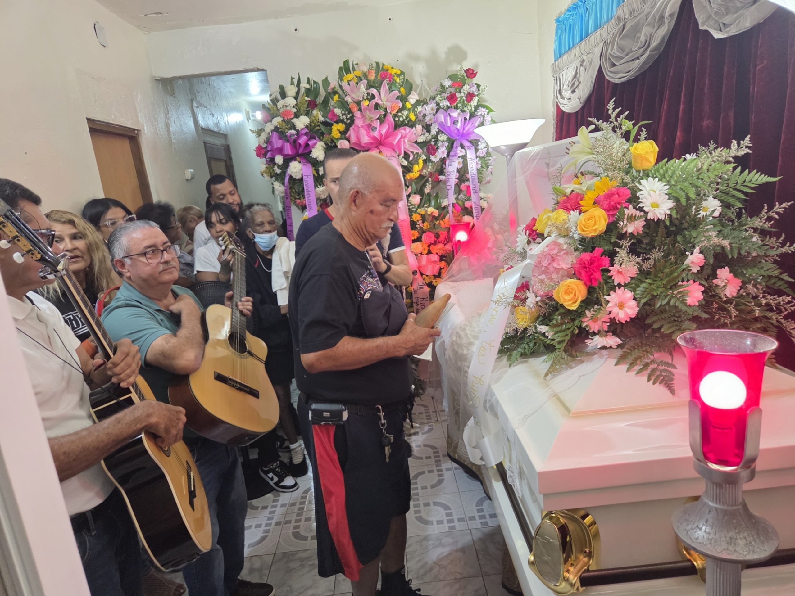 La comunidad de Coco Viejo dedicó décimas y pies forzados a doña Toya.