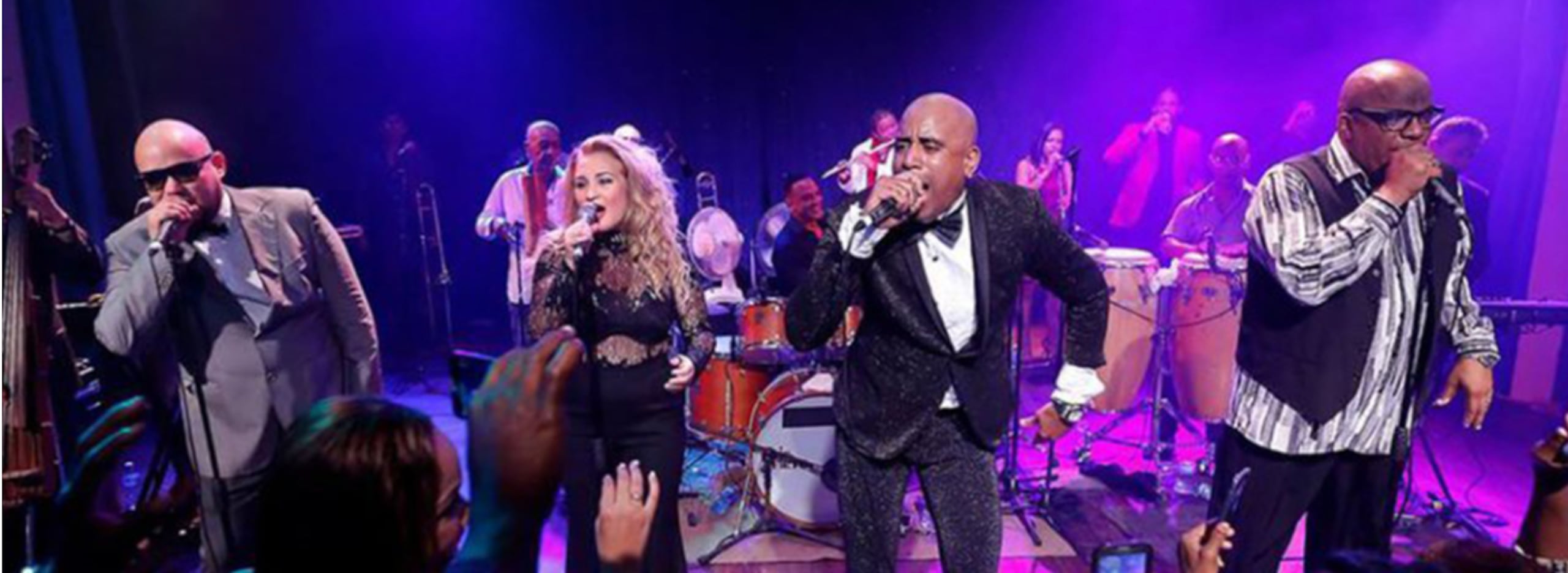 La orquesta cubana Los Van Van.