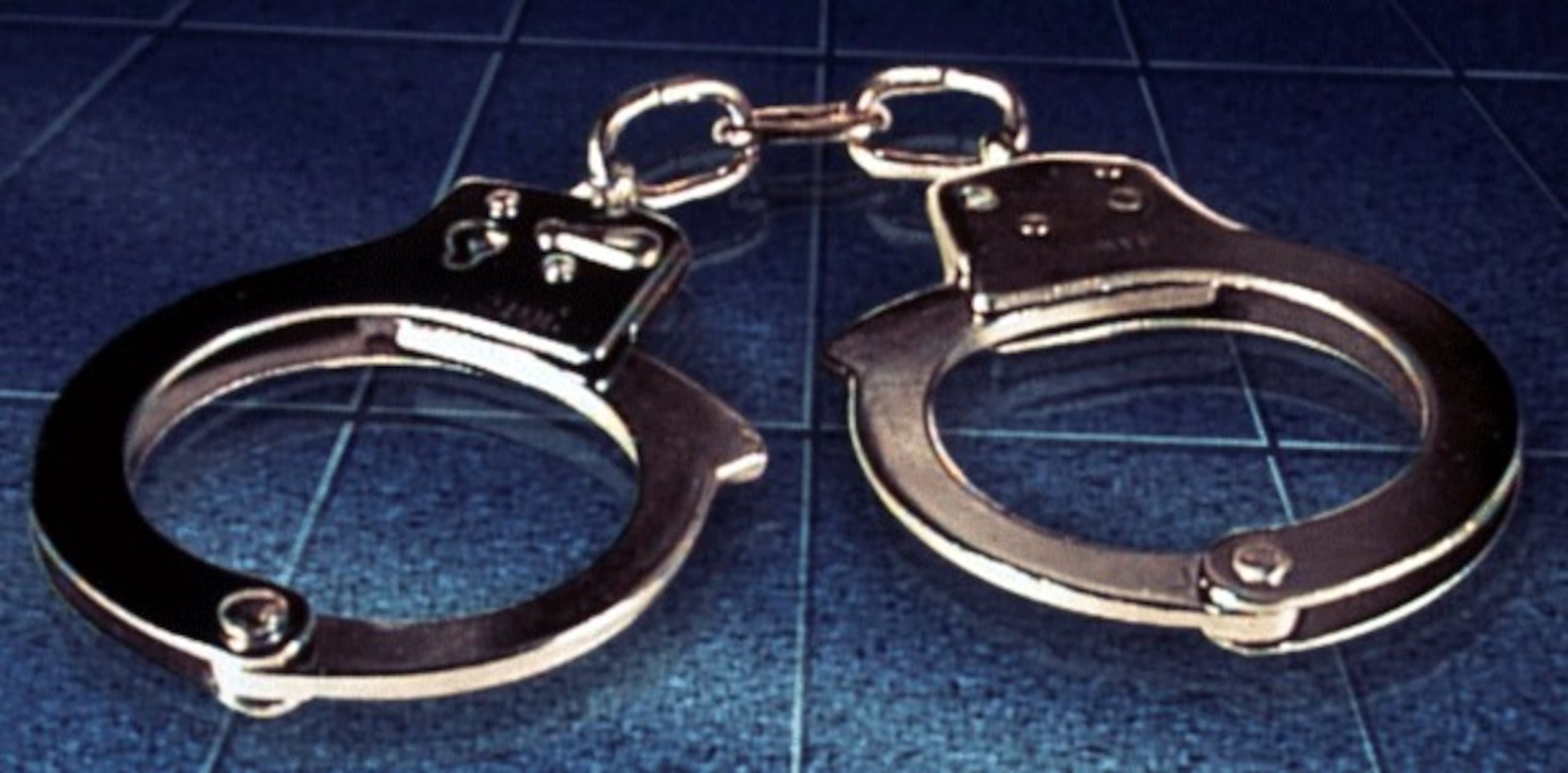 La mujer de 59 años fue arrestada esta tarde en el Centro de Detención del Oeste, localizado en el barrio El Limón de Mayagüez. (Archivo)